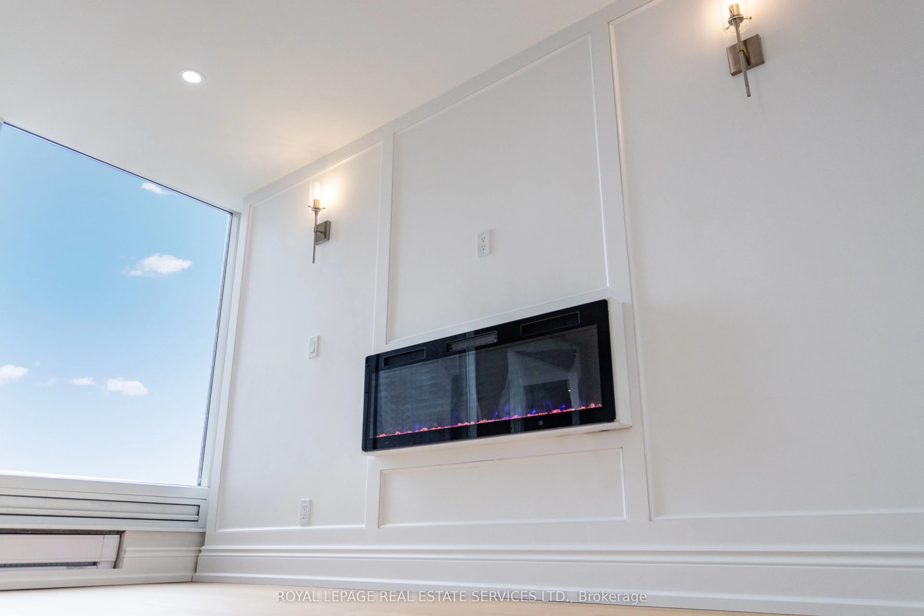 1 Palace Pier Court, #3608