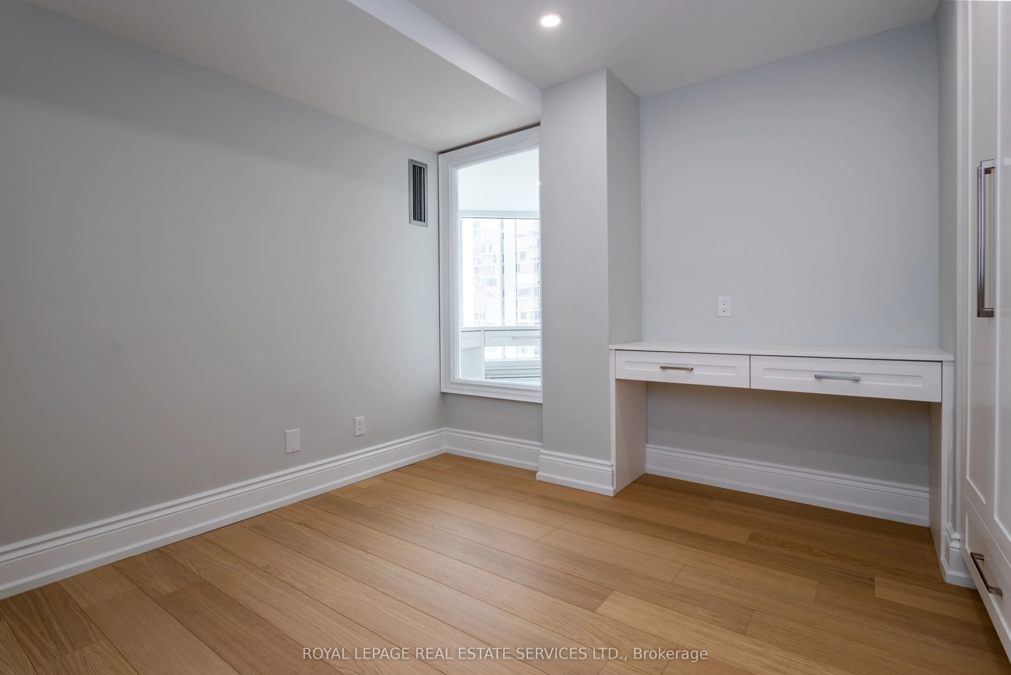 1 Palace Pier Court, #3608