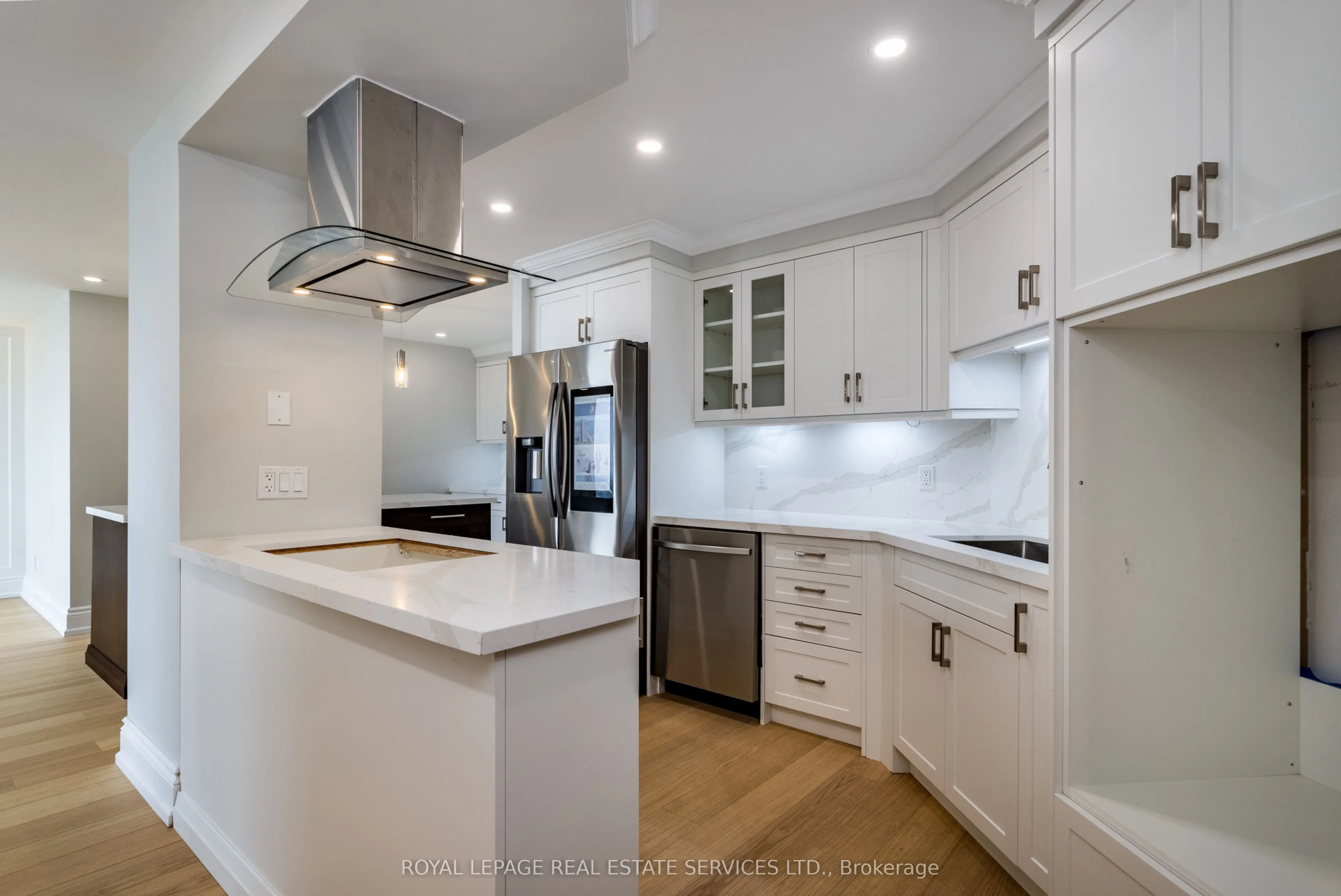 1 Palace Pier Court, #3608
