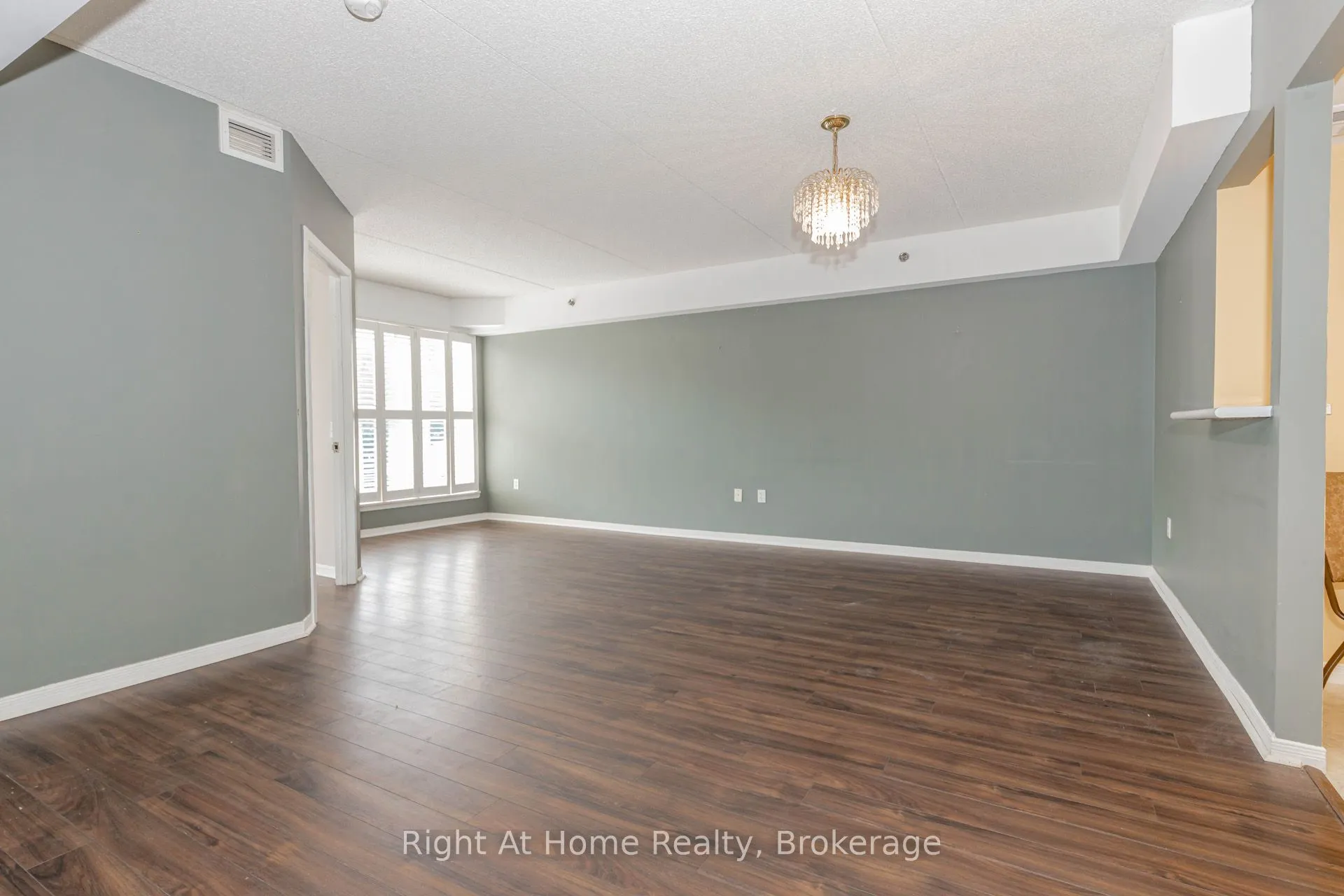 137 Martin Street, #203