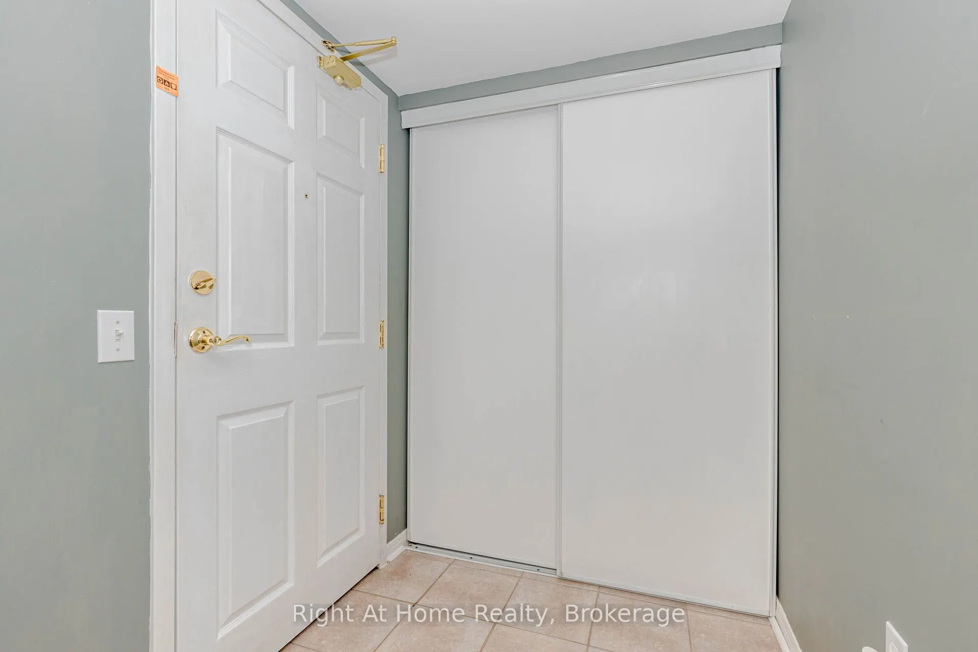 137 Martin Street, #203