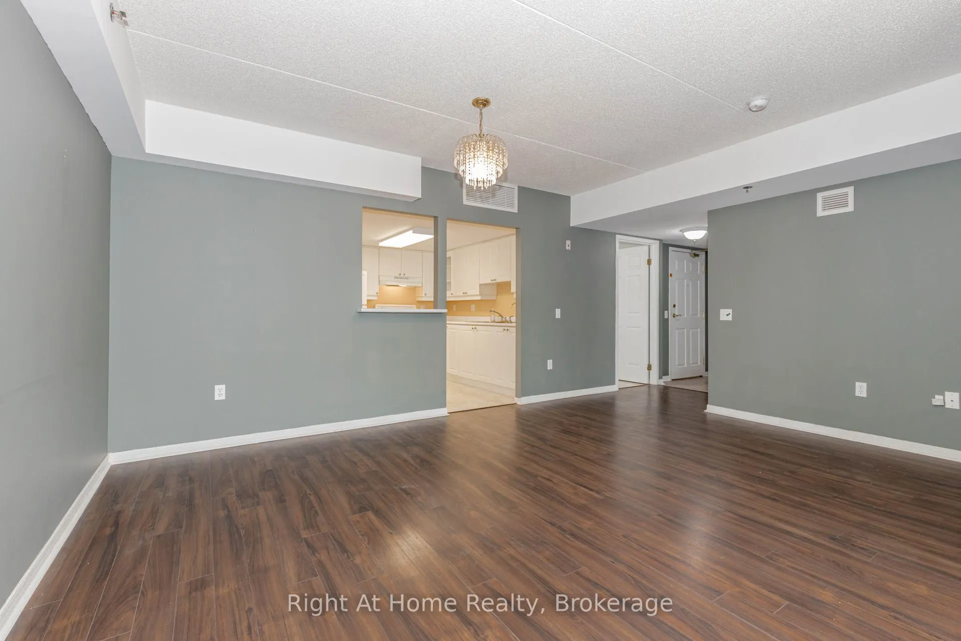 137 Martin Street, #203