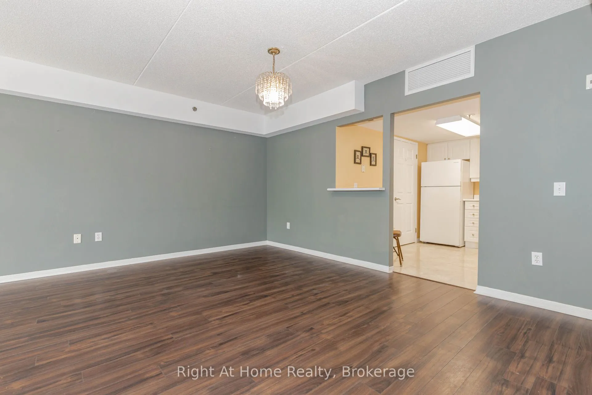 137 Martin Street, #203