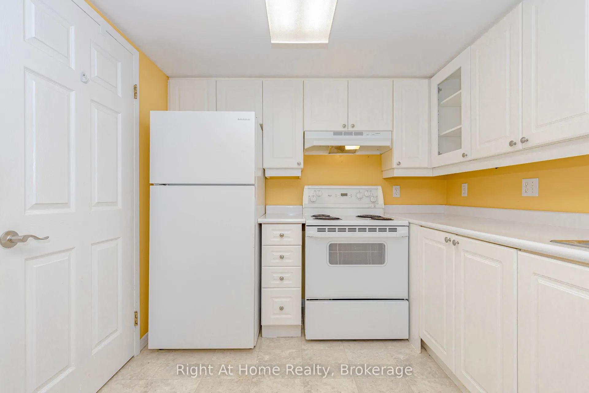 137 Martin Street, #203