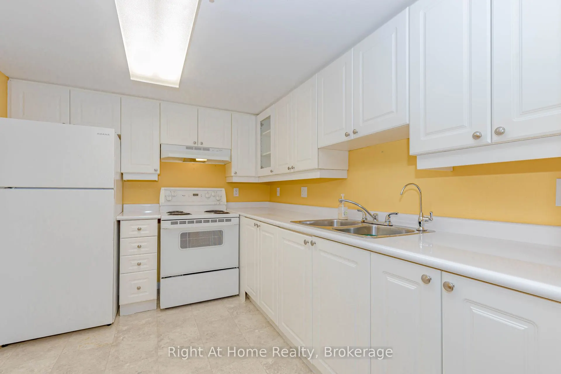 137 Martin Street, #203