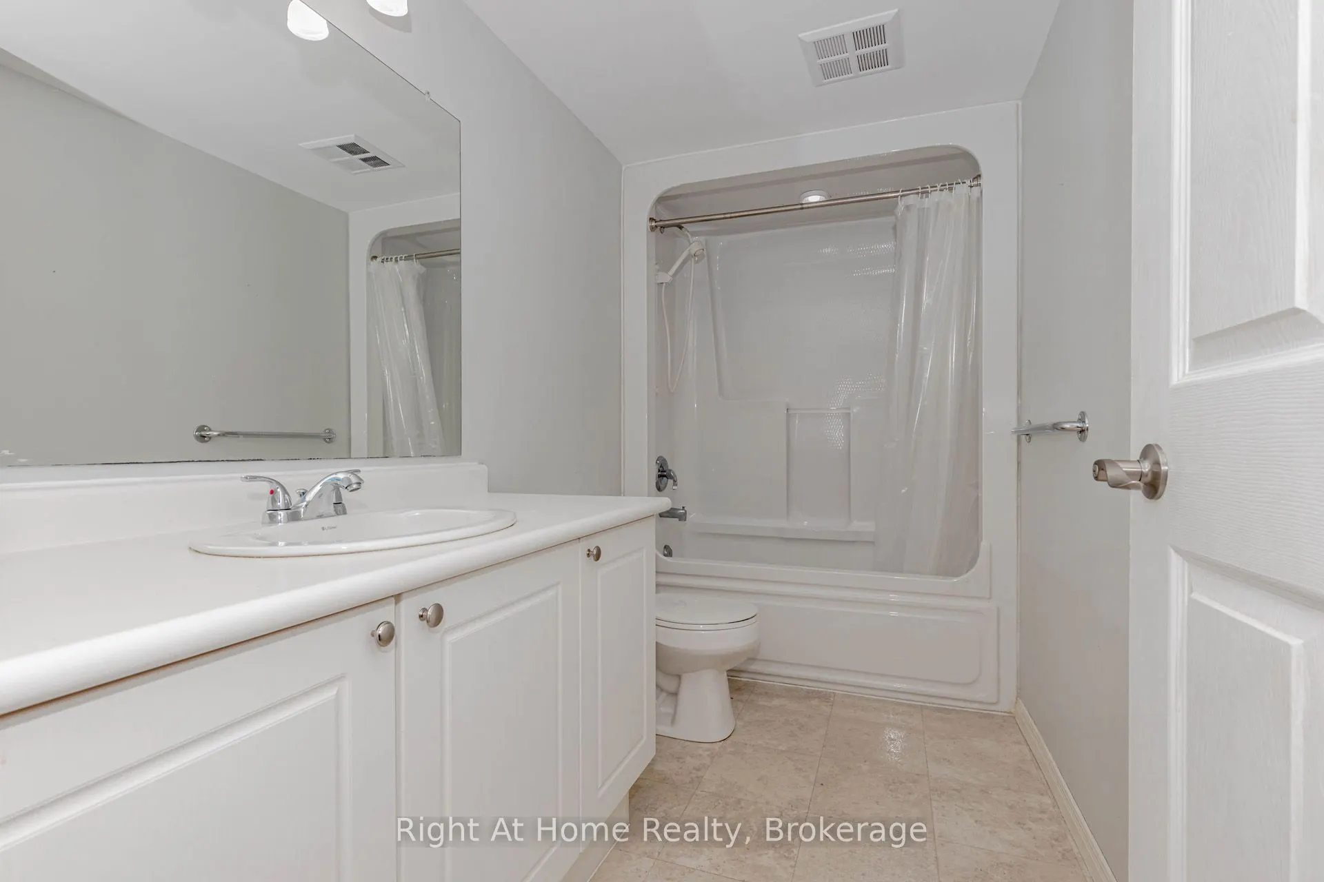 137 Martin Street, #203