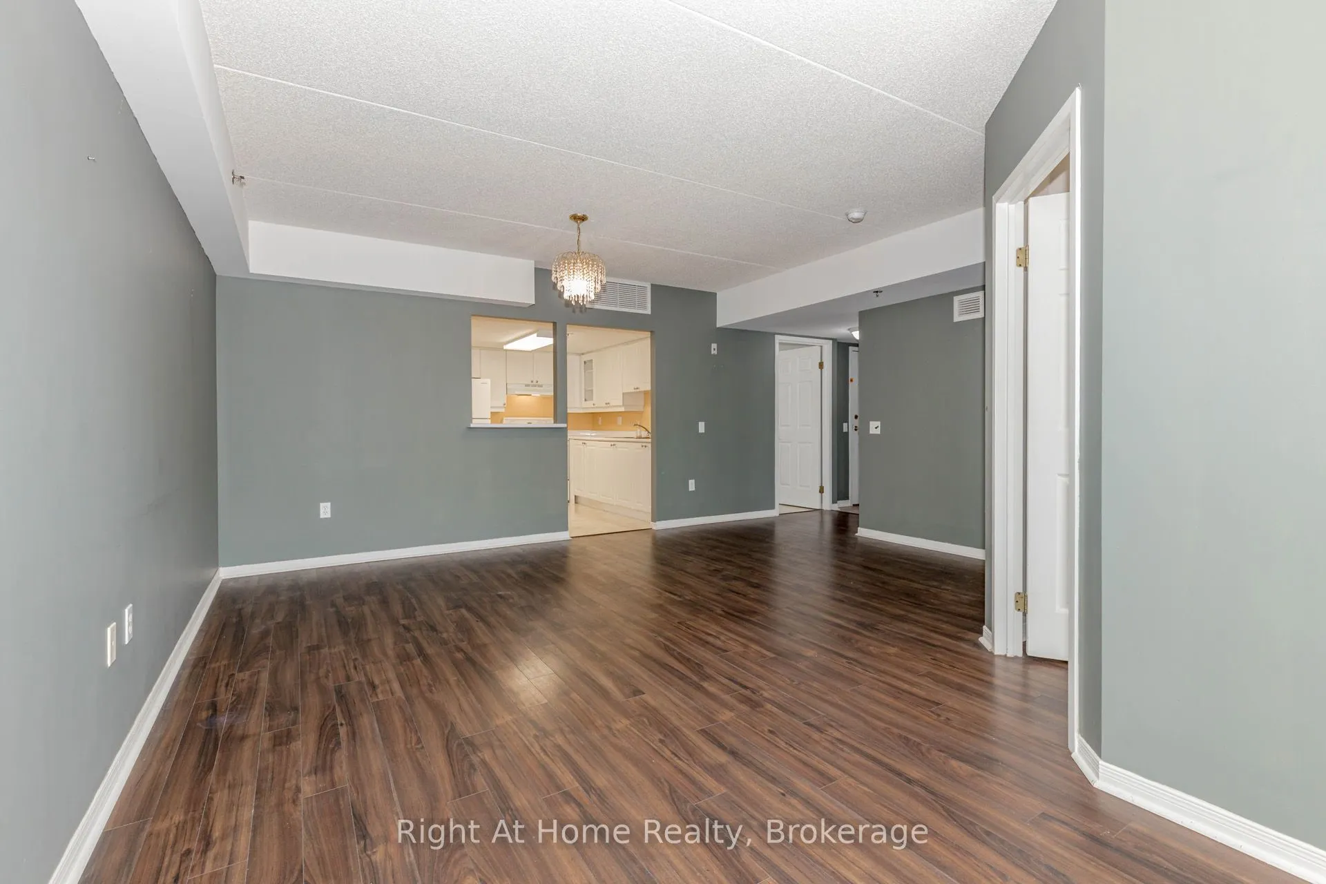 137 Martin Street, #203