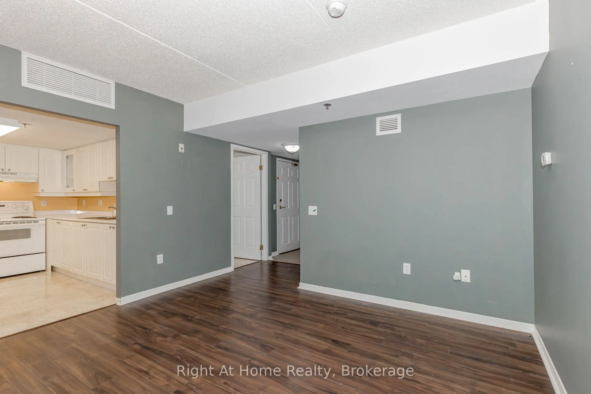 137 Martin Street, #203