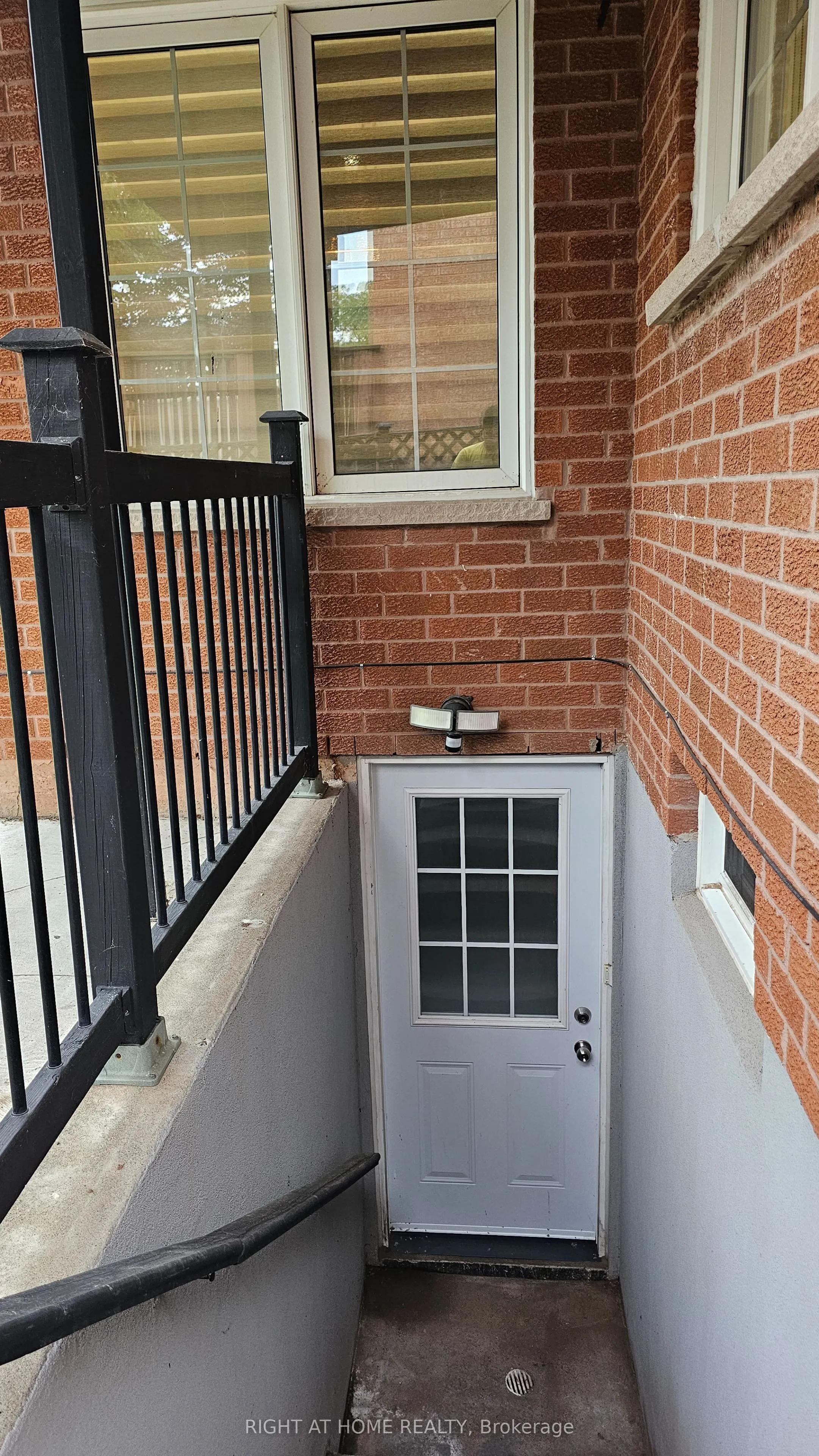 387 Glenashton Drive, #Lower