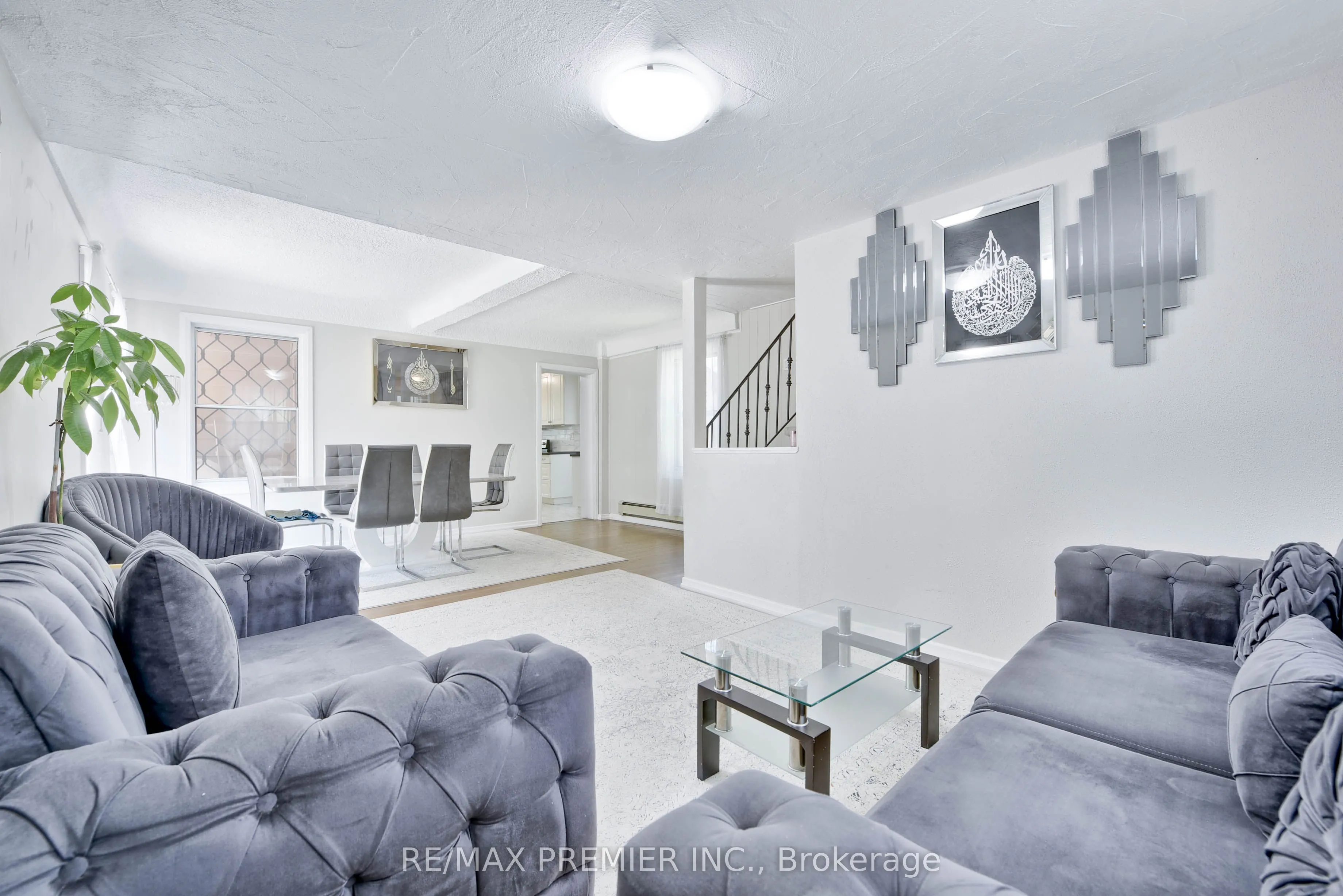 1 Edgebrook Drive