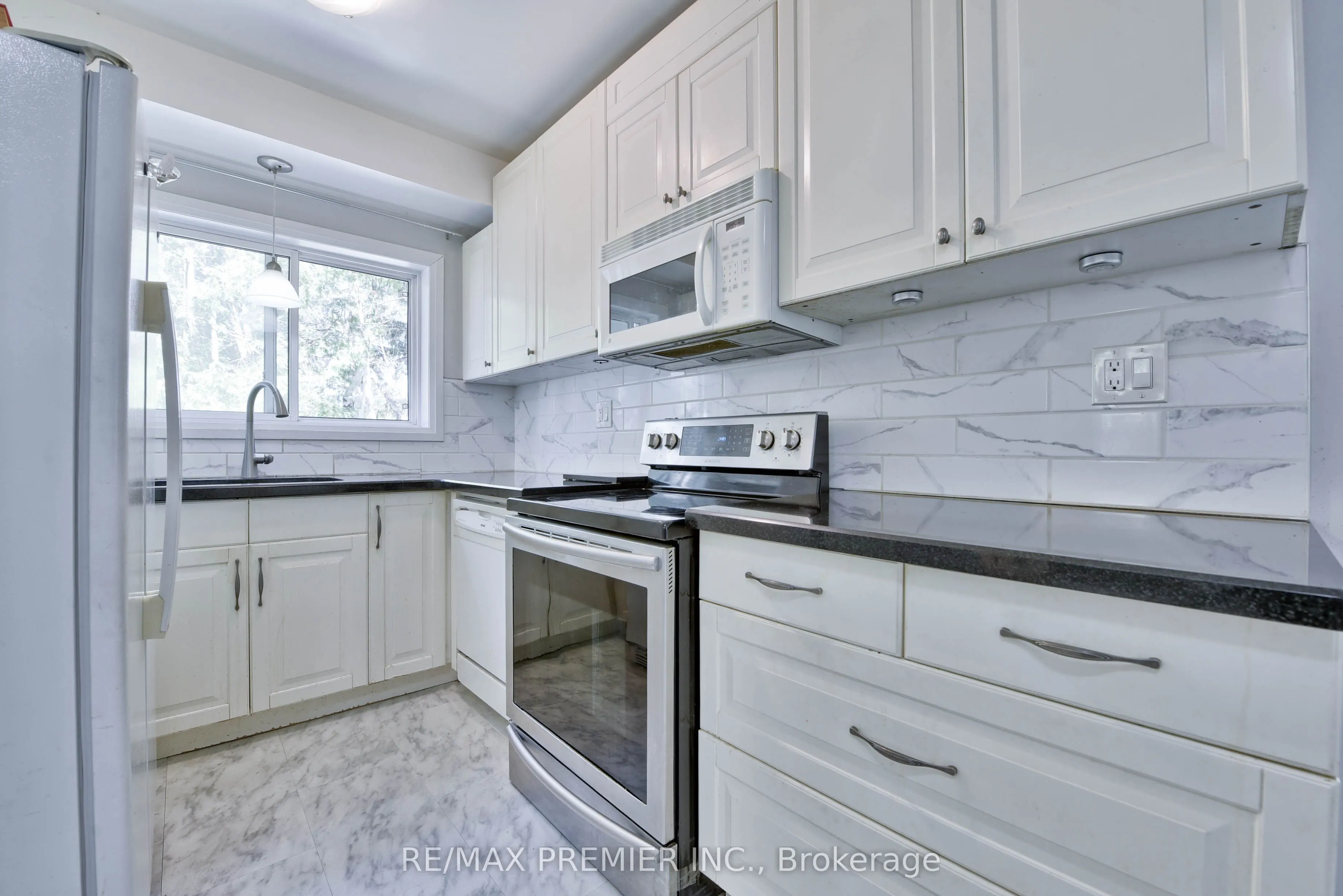 1 Edgebrook Drive
