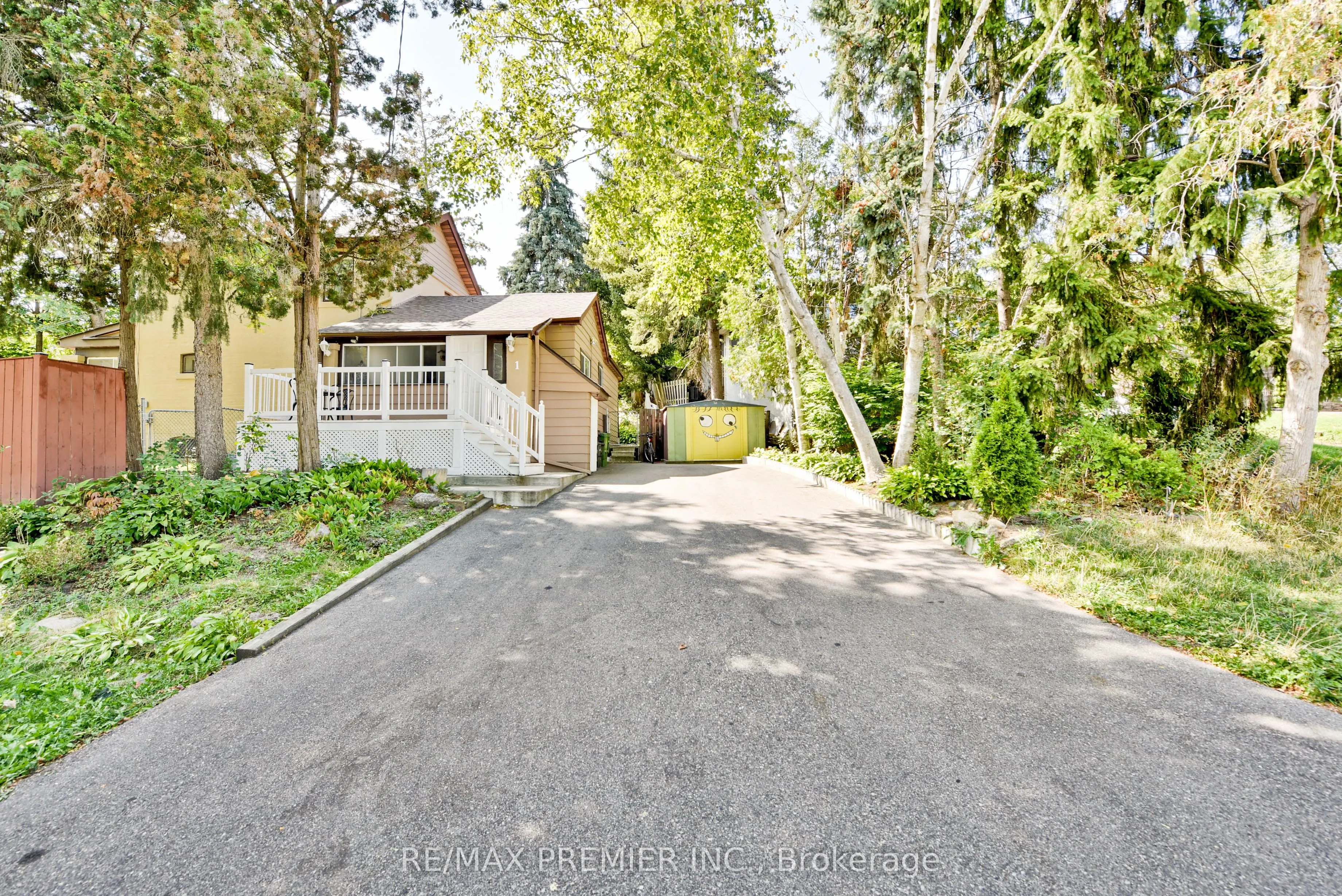 1 Edgebrook Drive