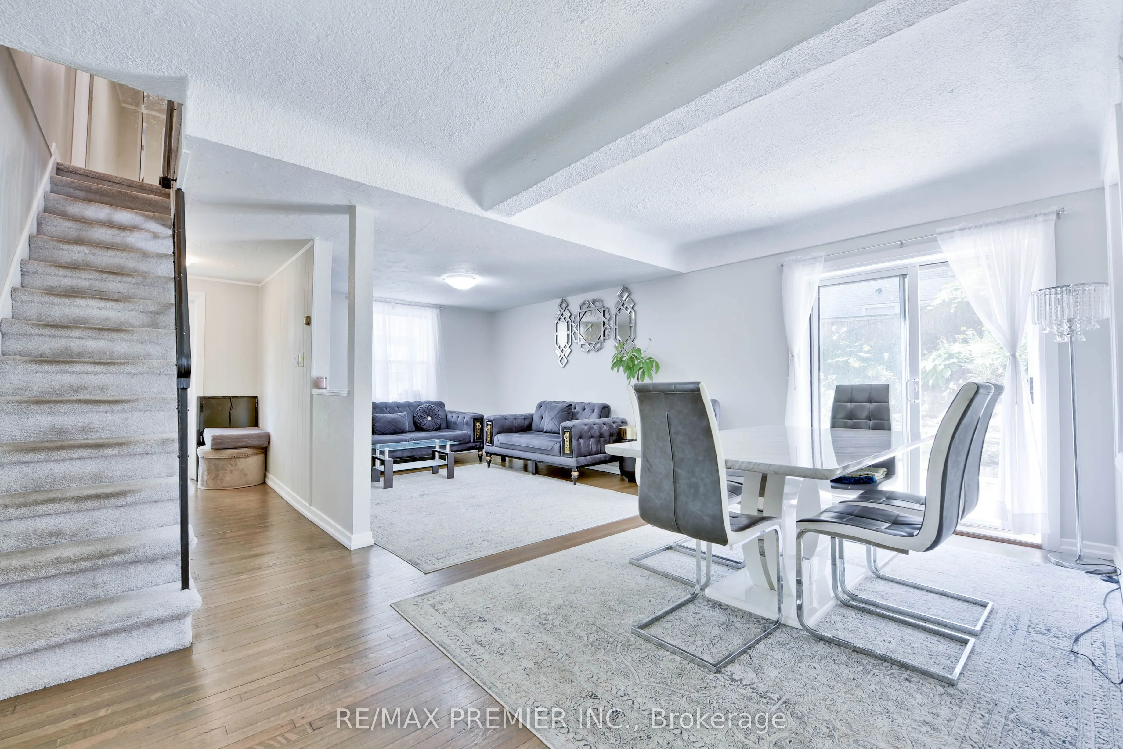 1 Edgebrook Drive