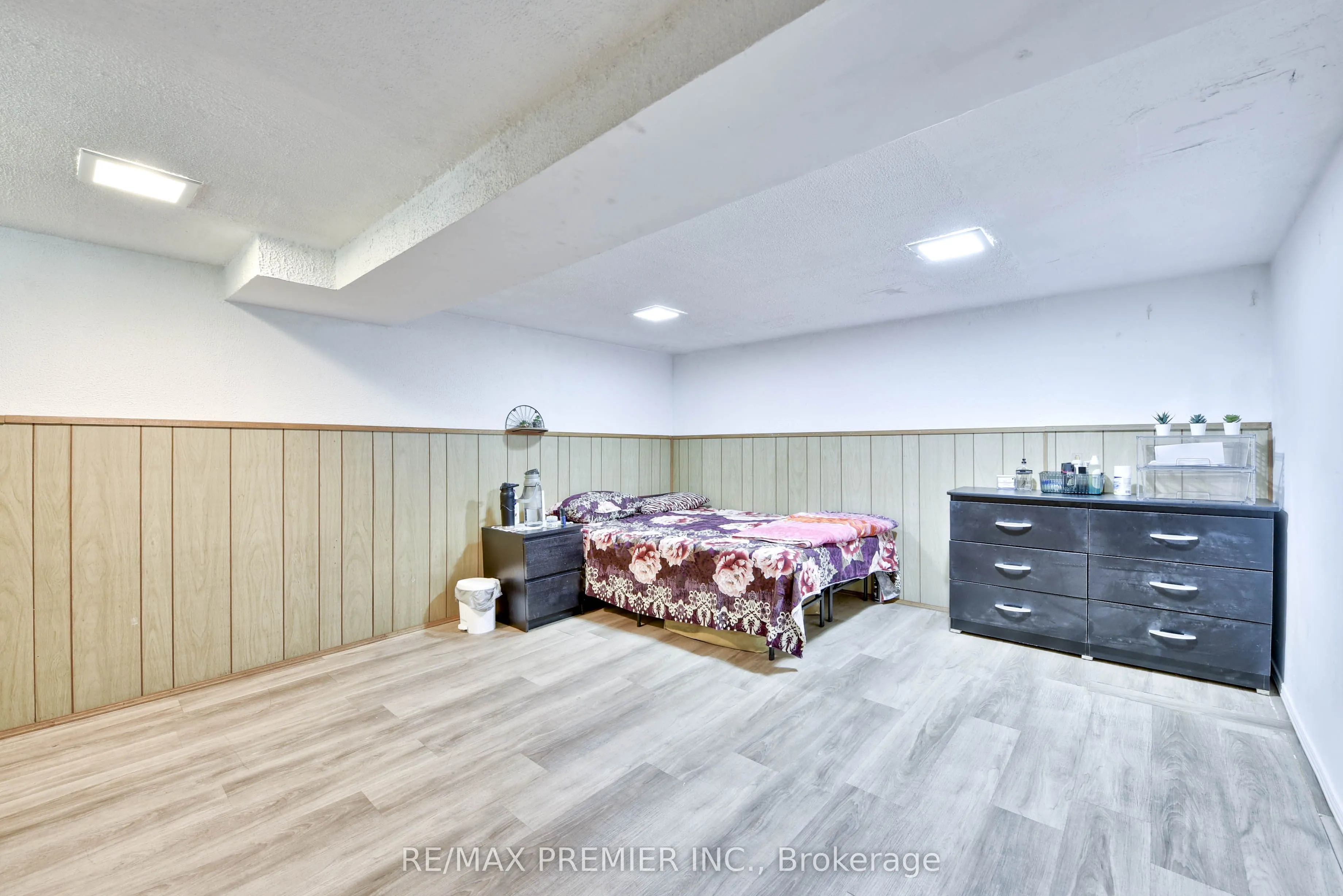 1 Edgebrook Drive