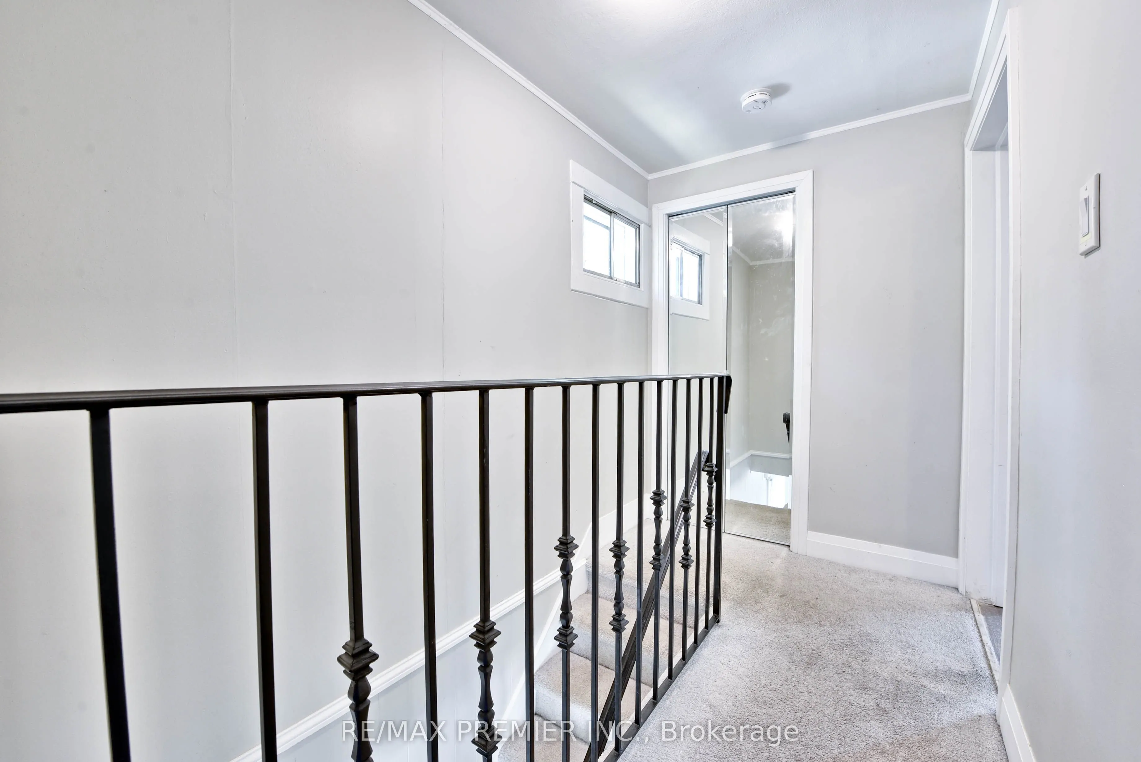 1 Edgebrook Drive