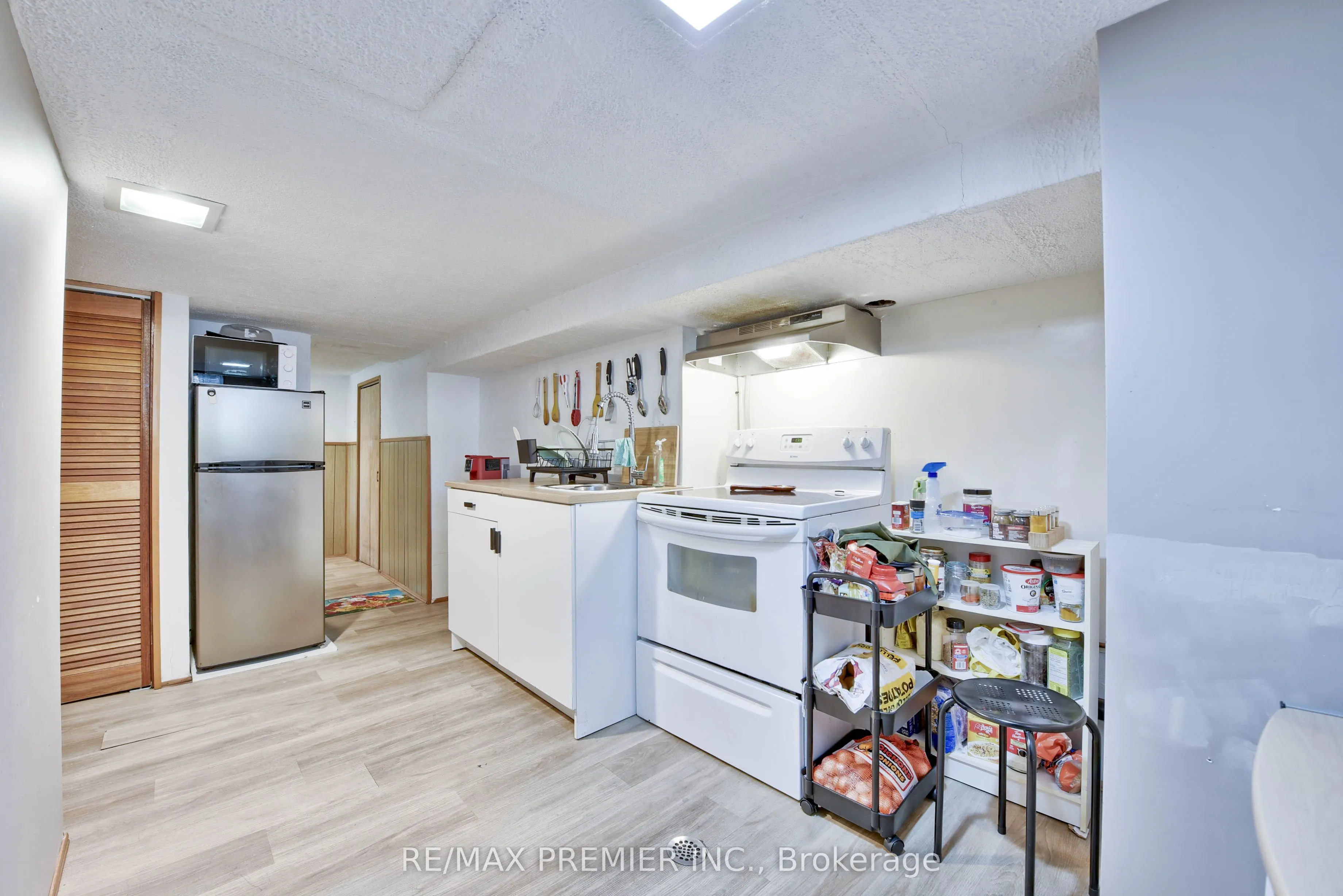 1 Edgebrook Drive
