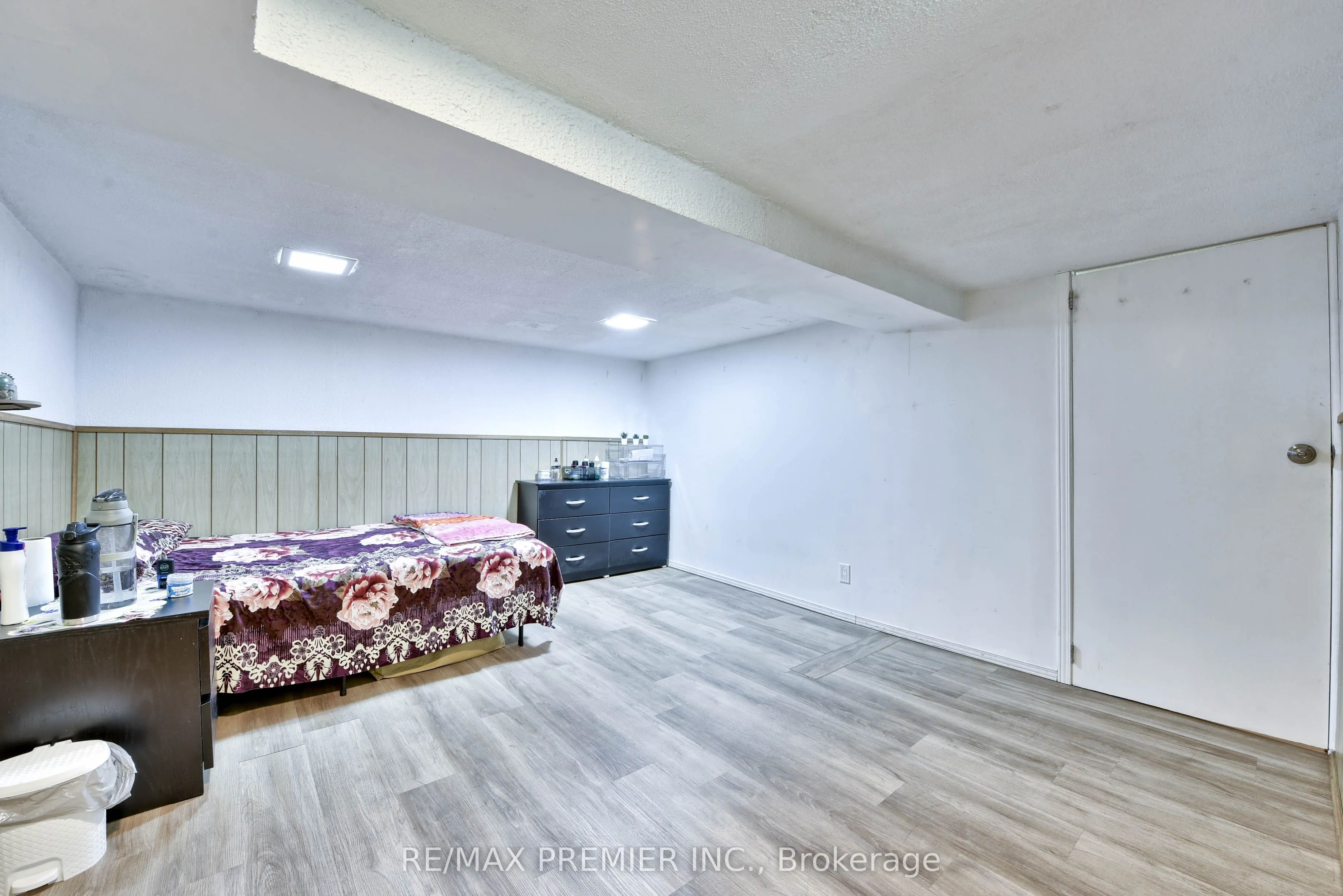 1 Edgebrook Drive