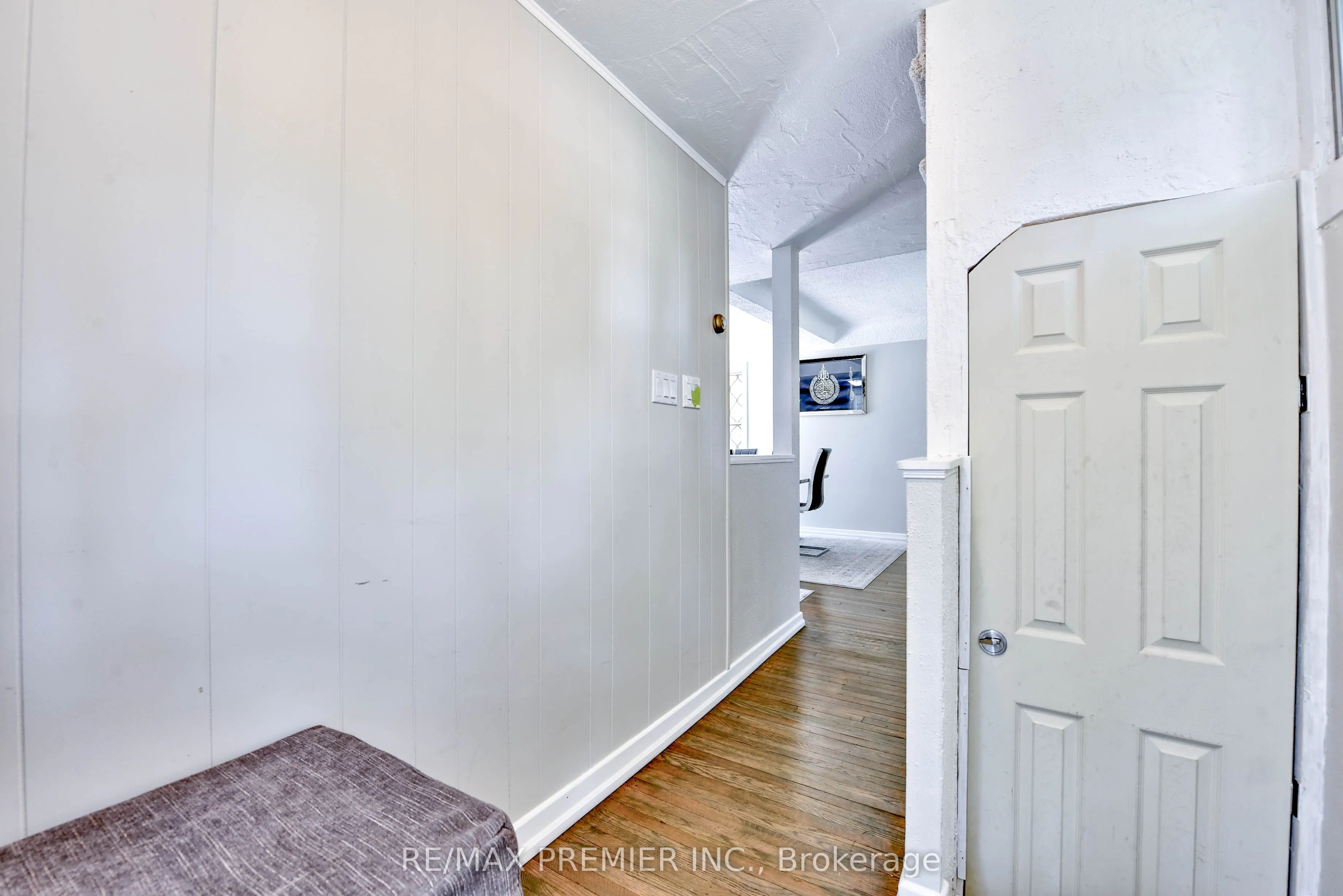 1 Edgebrook Drive