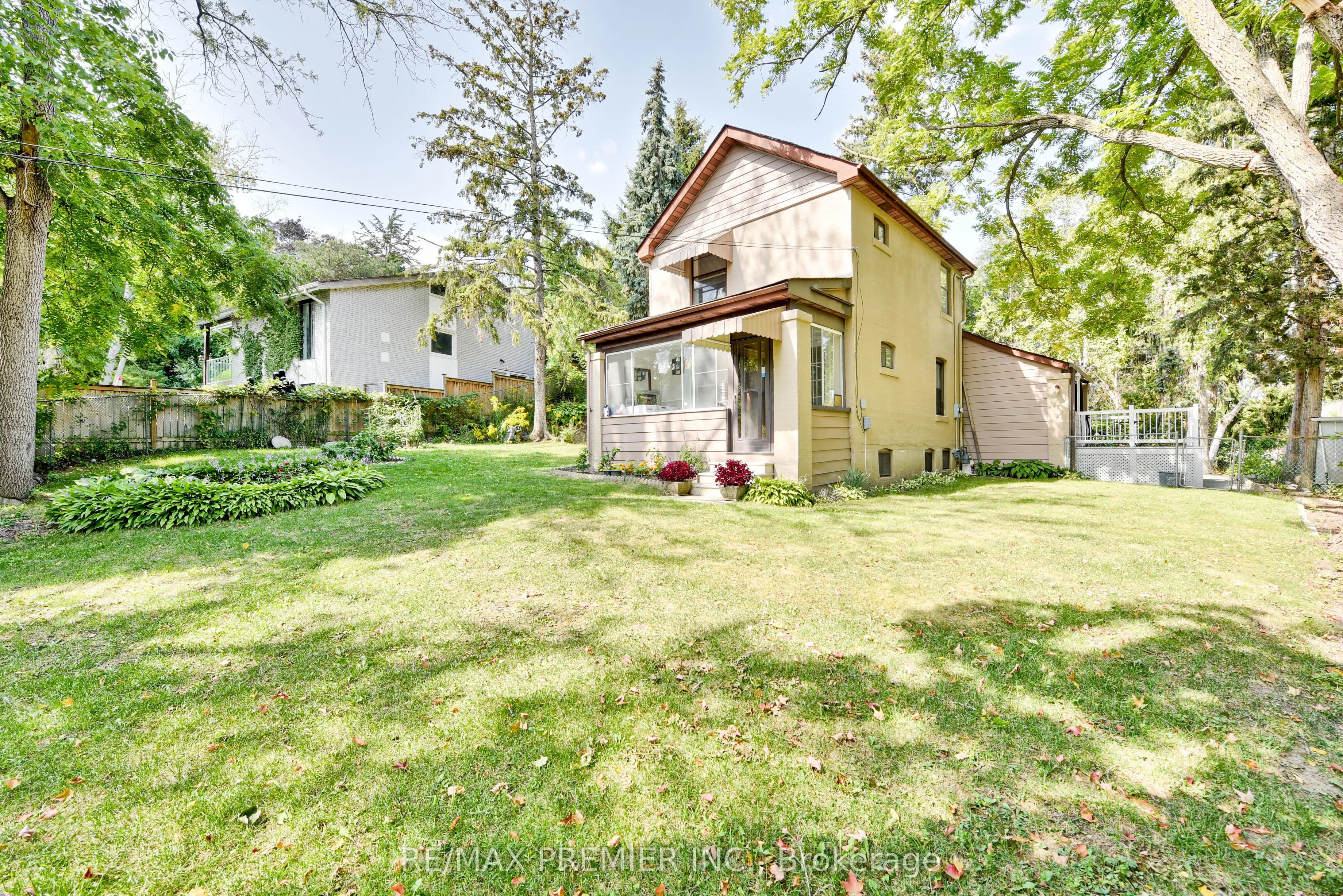 1 Edgebrook Drive