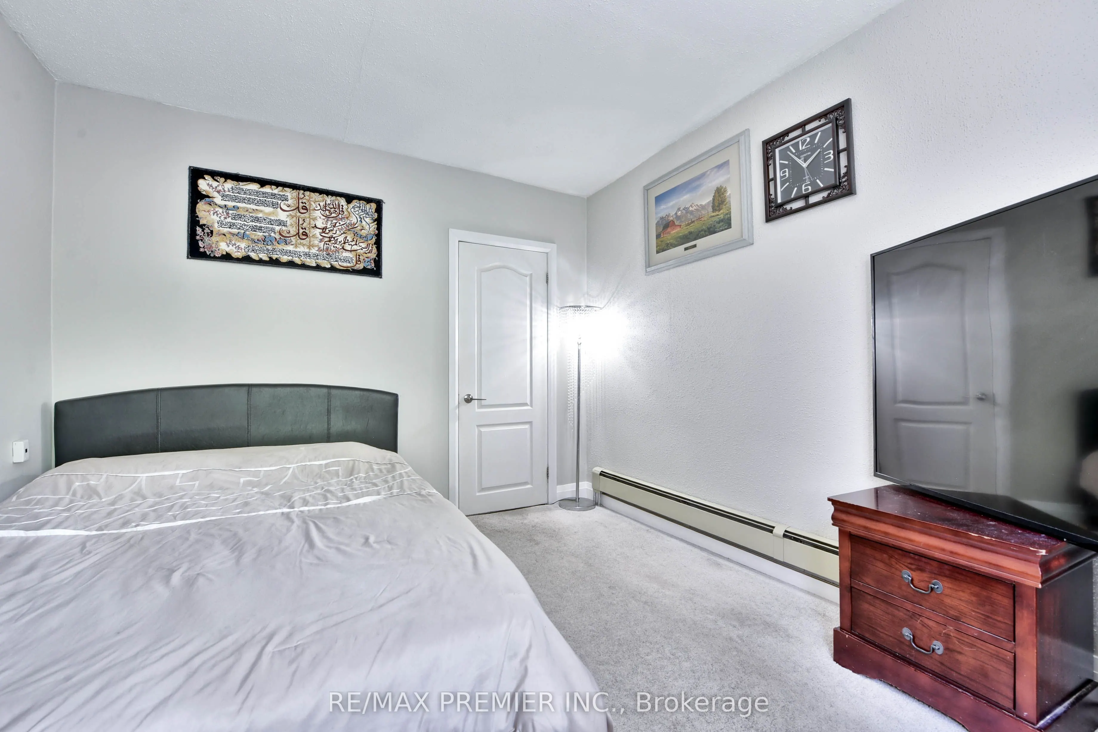 1 Edgebrook Drive