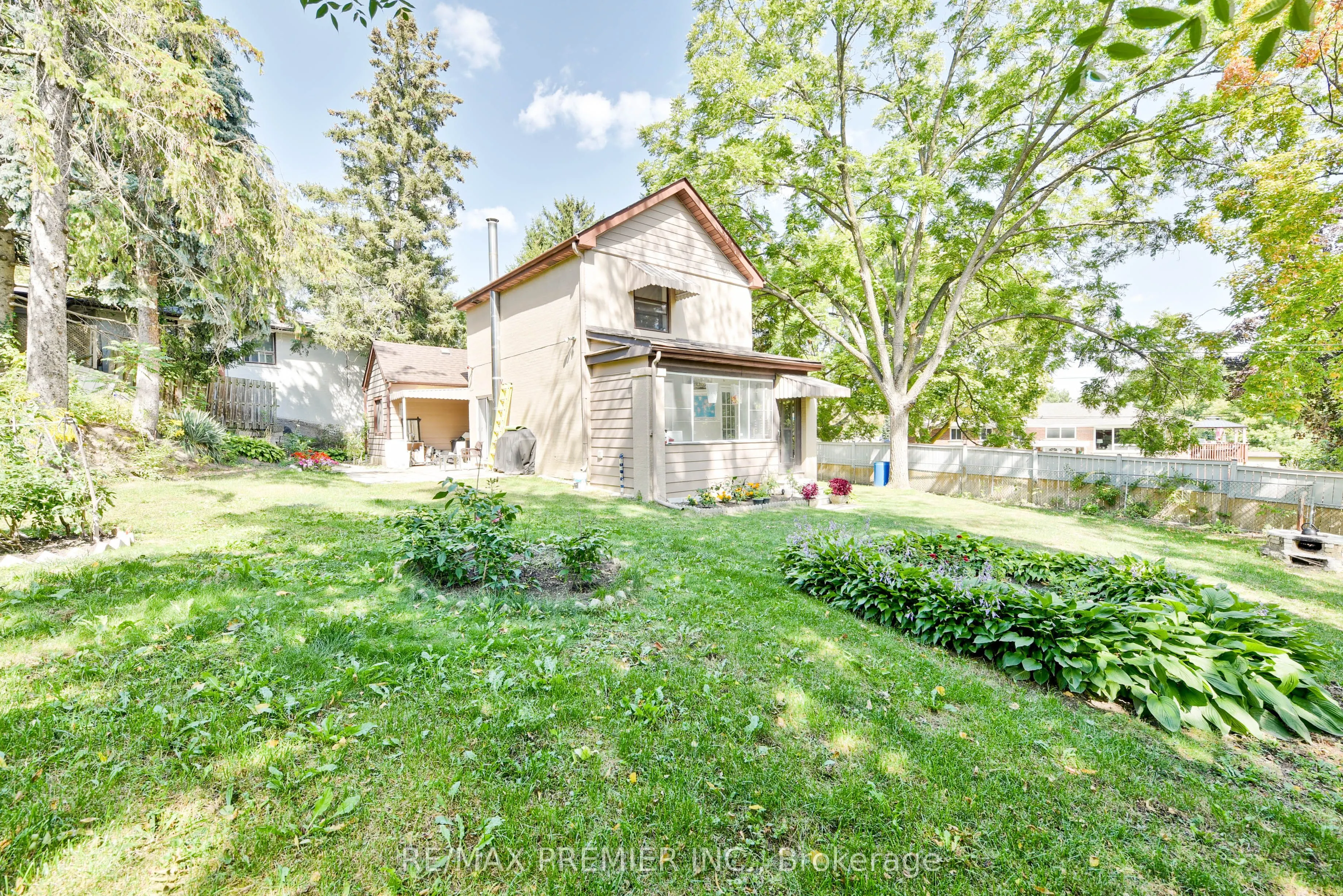 1 Edgebrook Drive