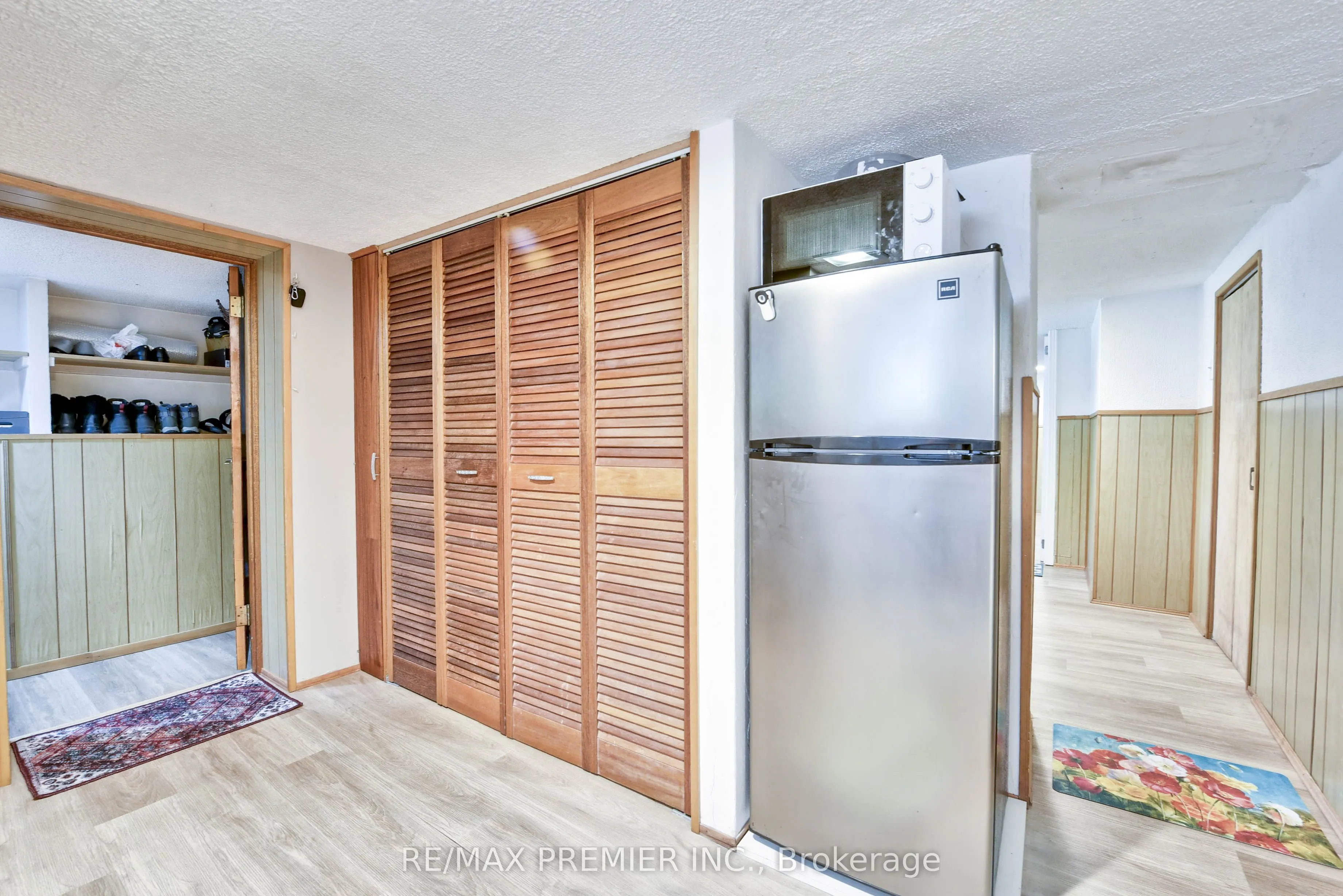 1 Edgebrook Drive