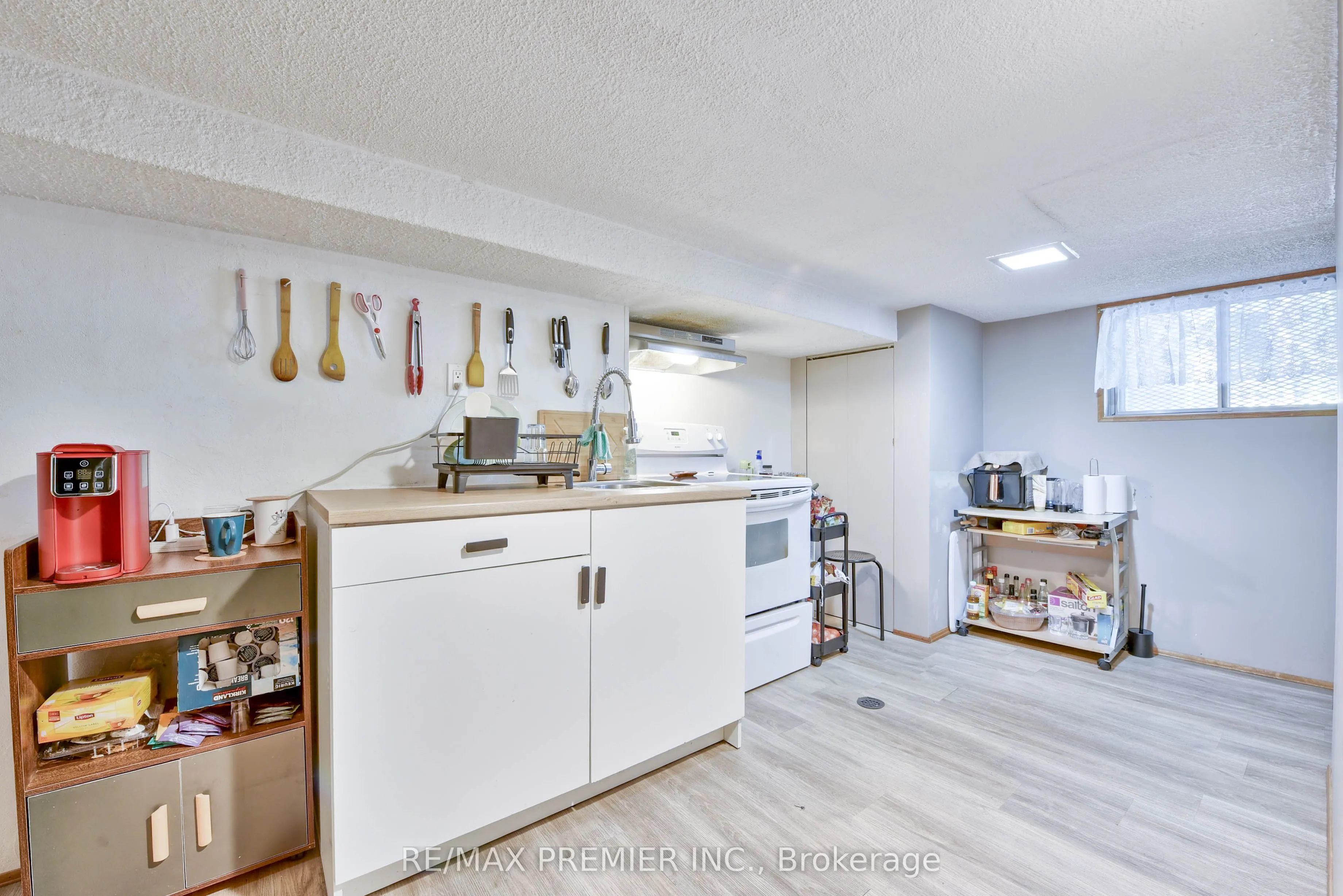 1 Edgebrook Drive
