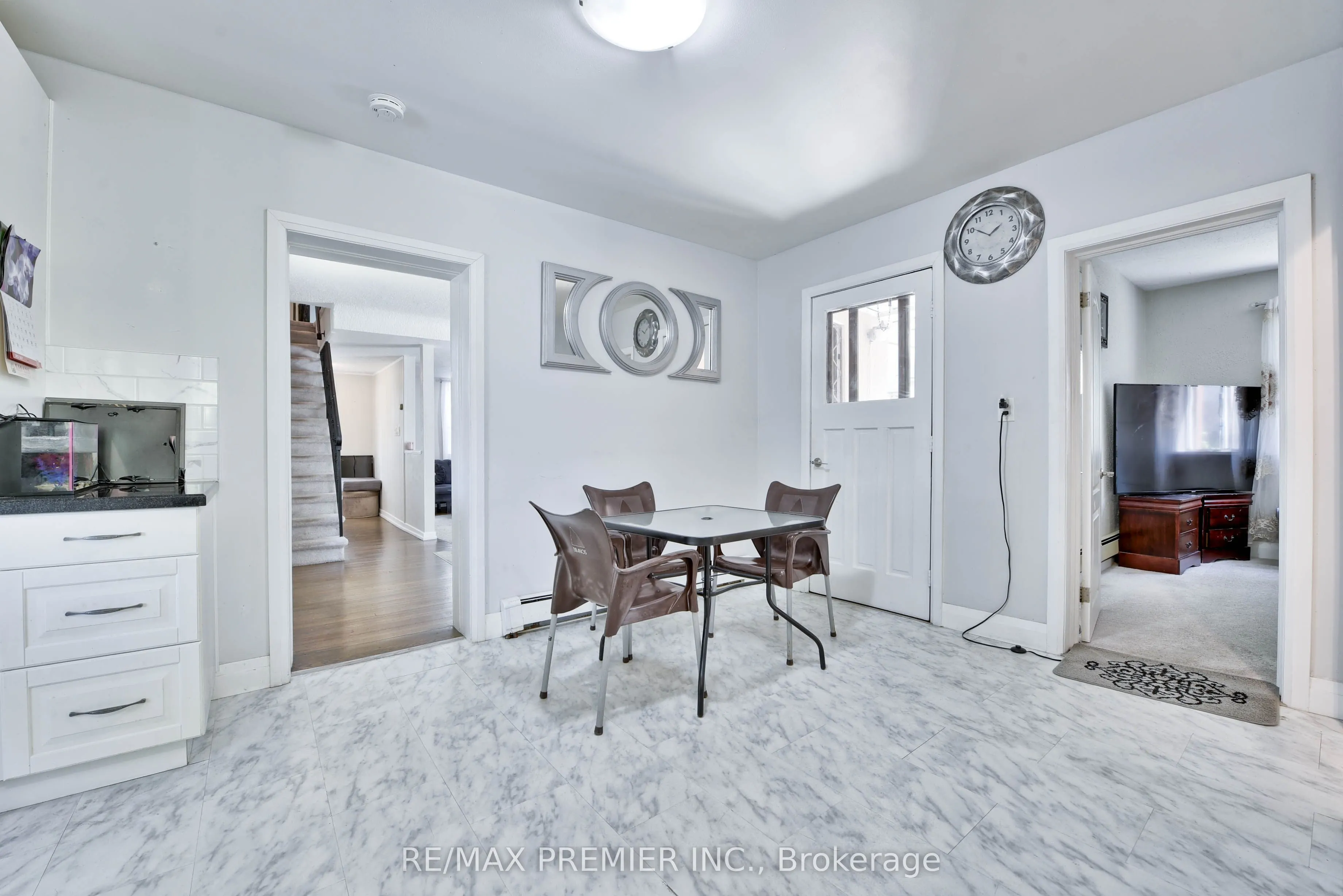 1 Edgebrook Drive