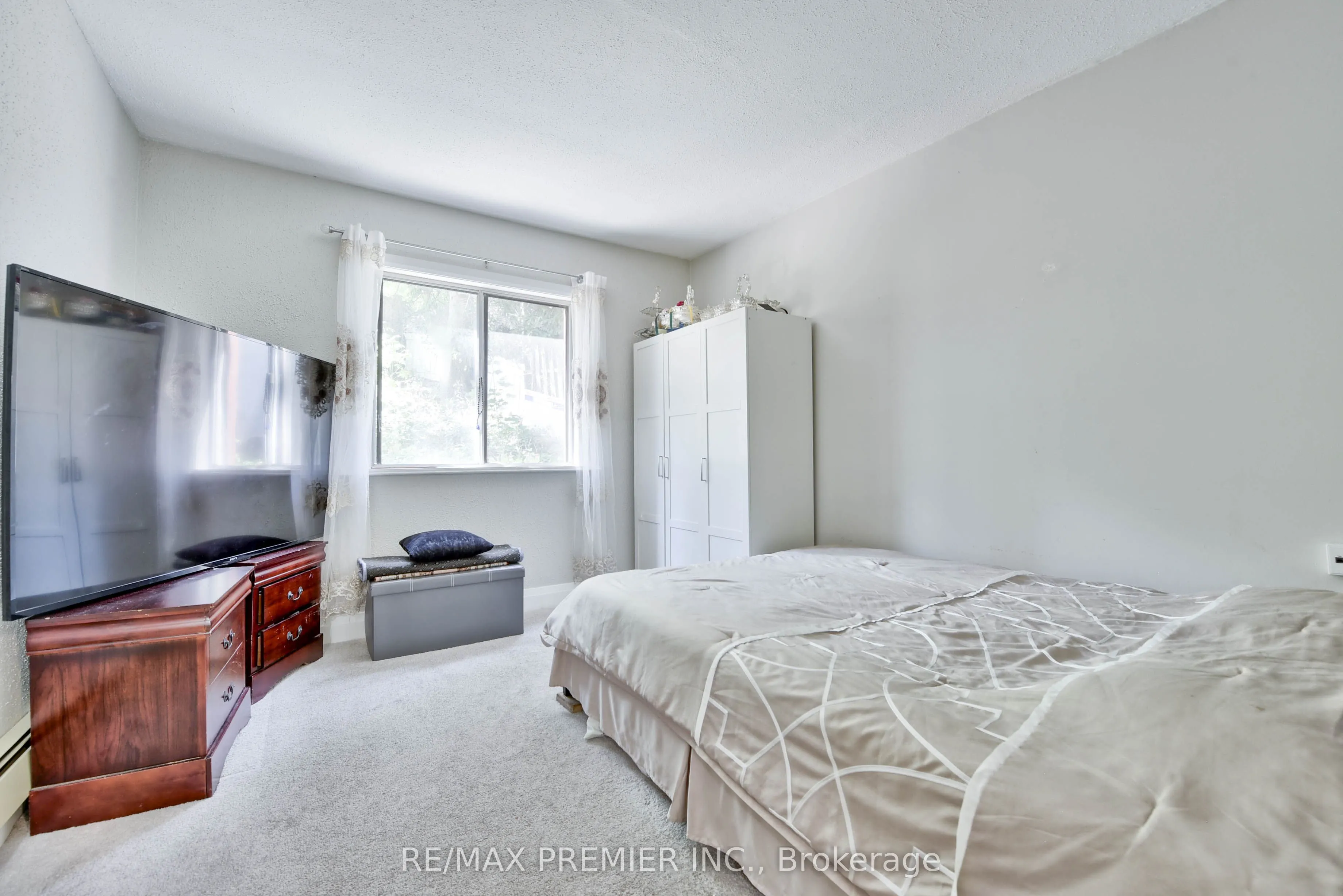 1 Edgebrook Drive