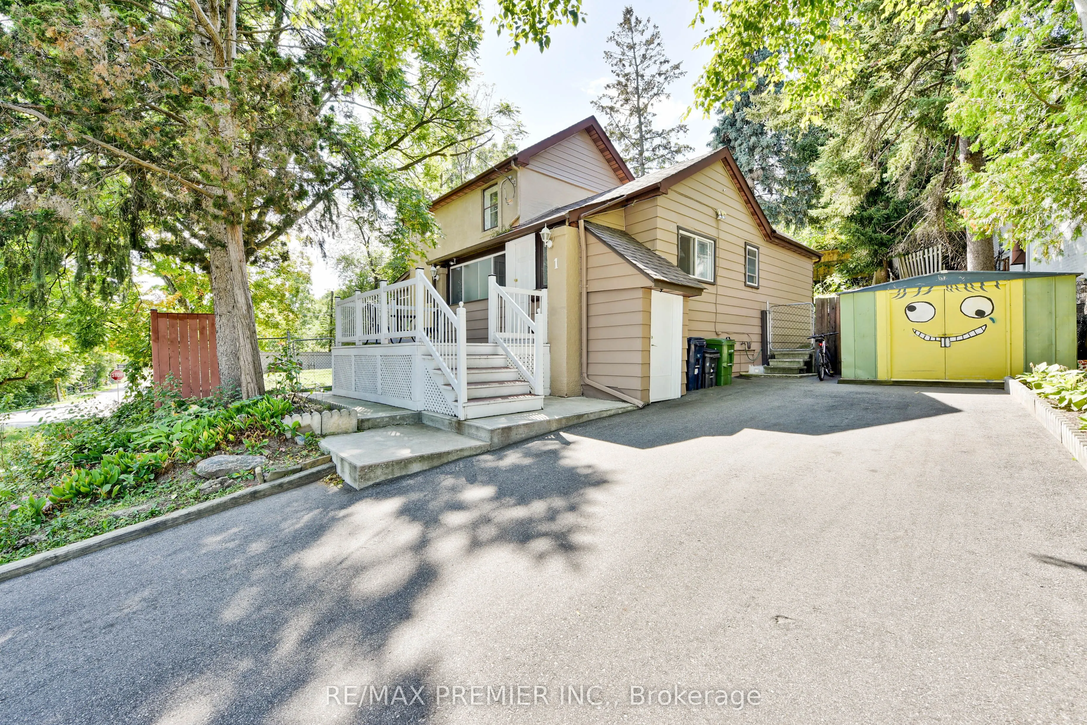 1 Edgebrook Drive