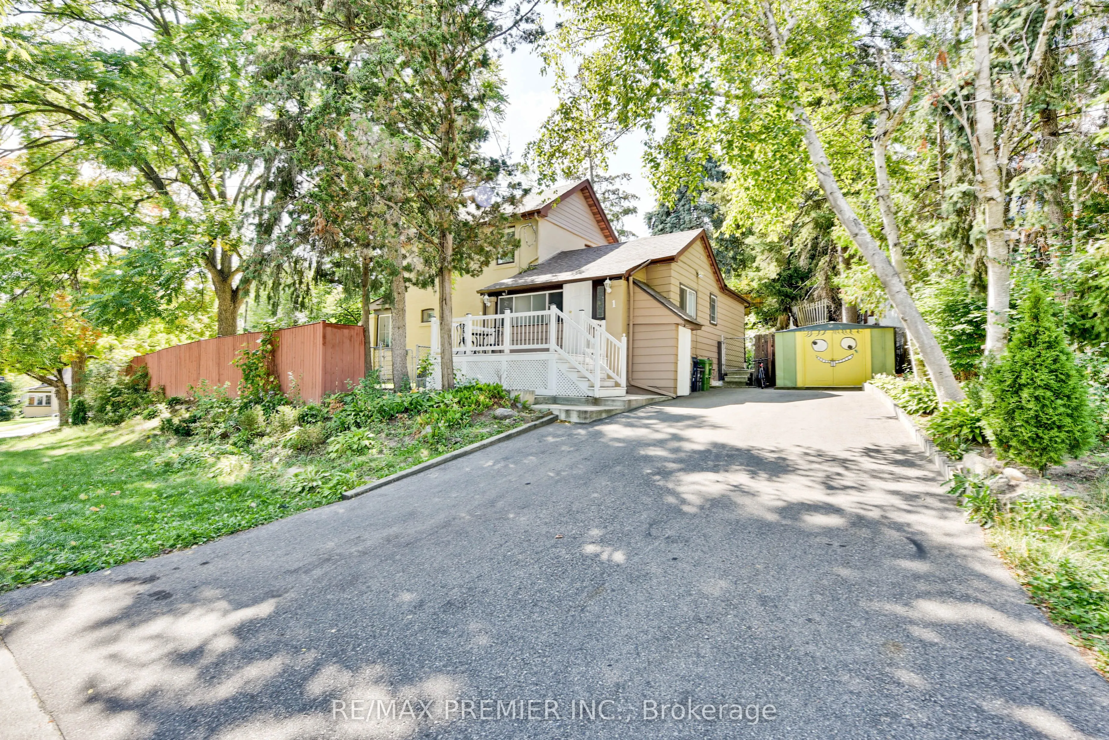 1 Edgebrook Drive