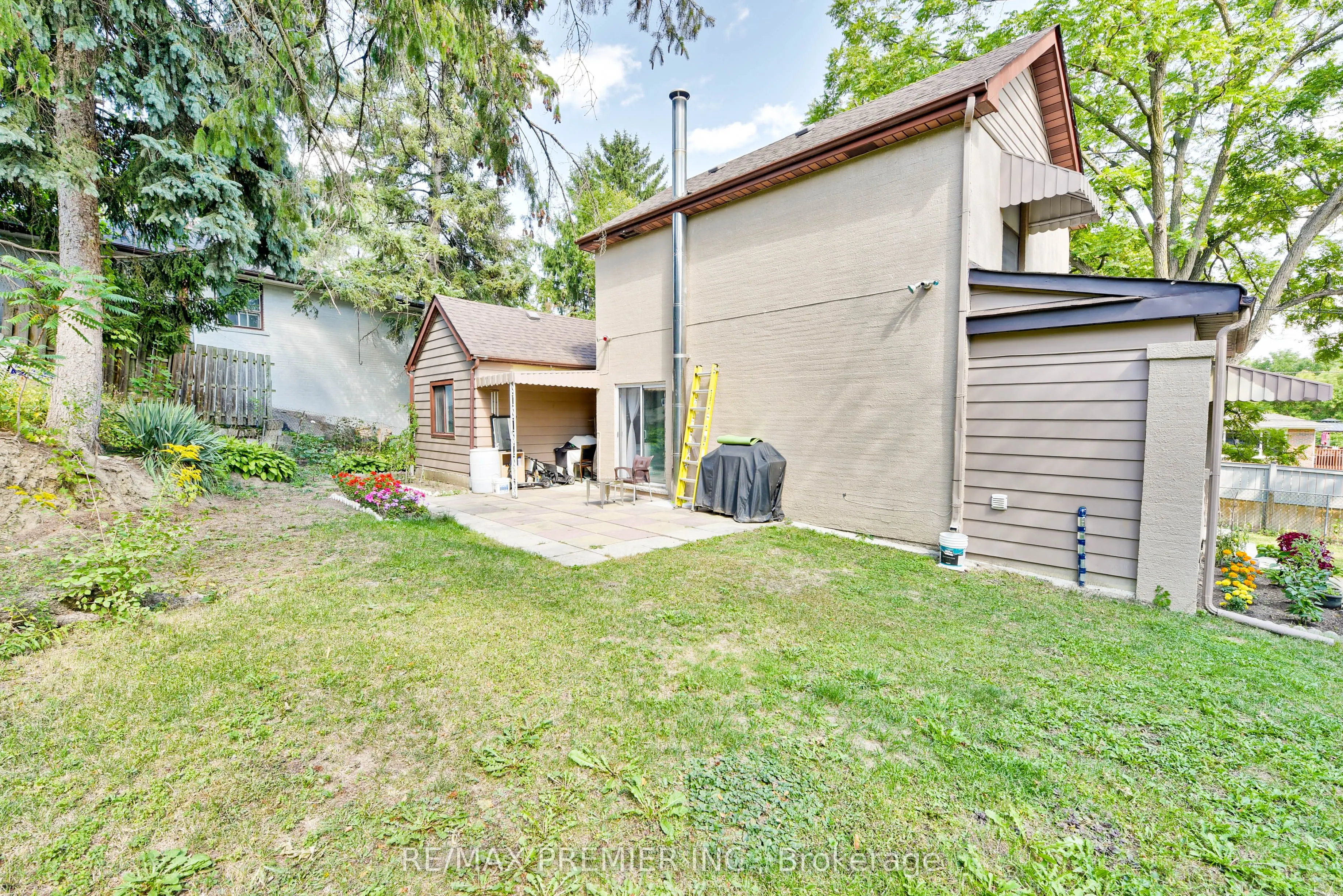 1 Edgebrook Drive
