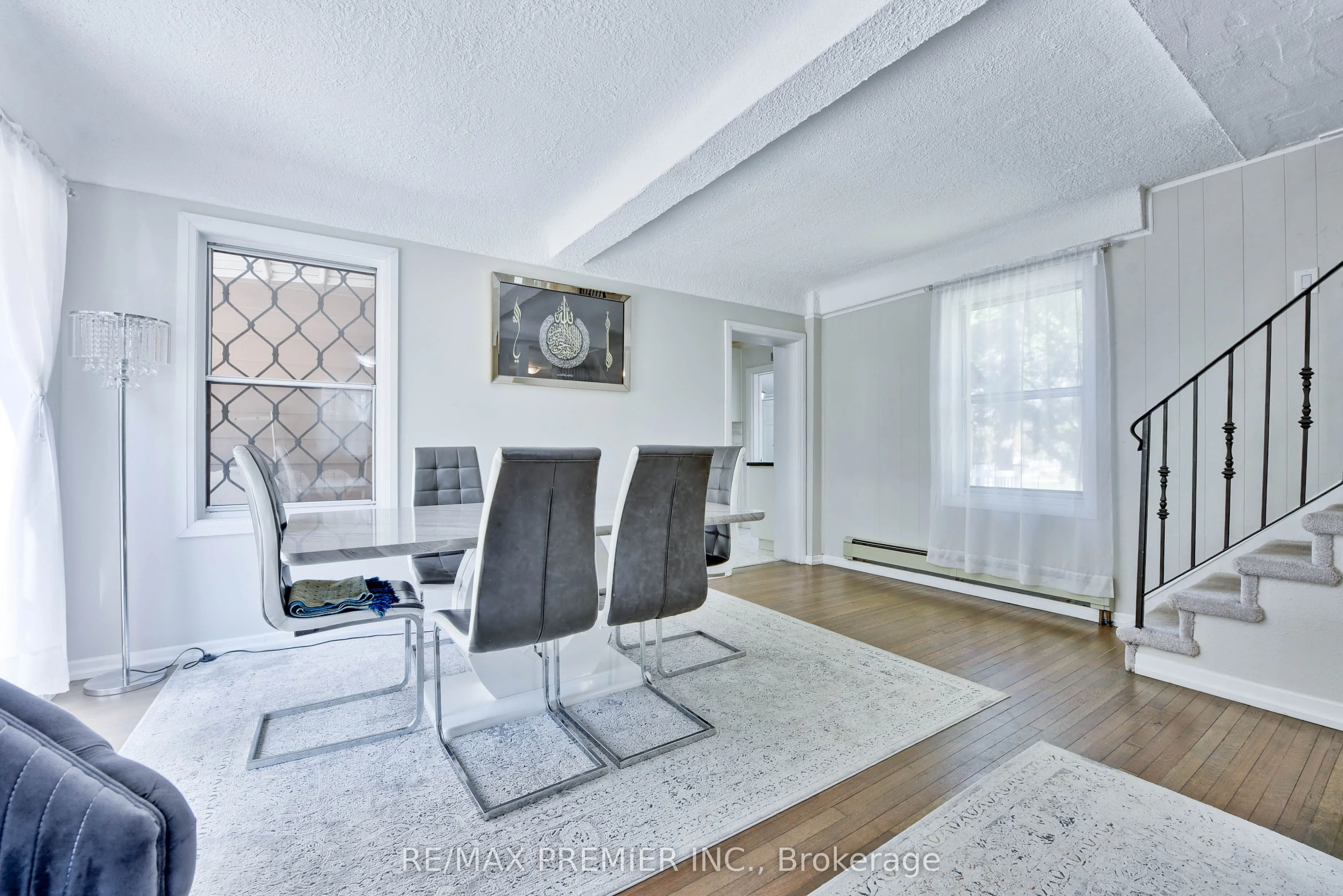 1 Edgebrook Drive