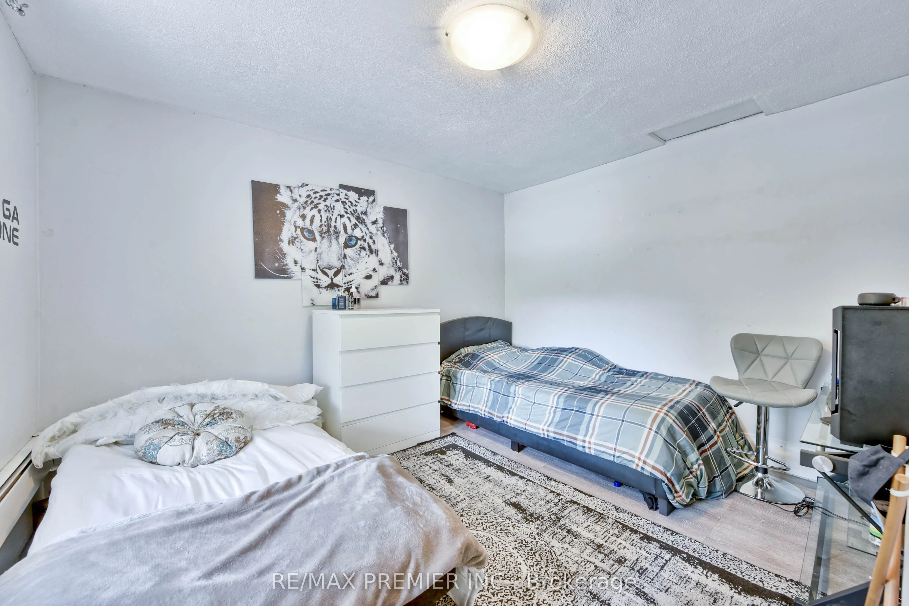 1 Edgebrook Drive