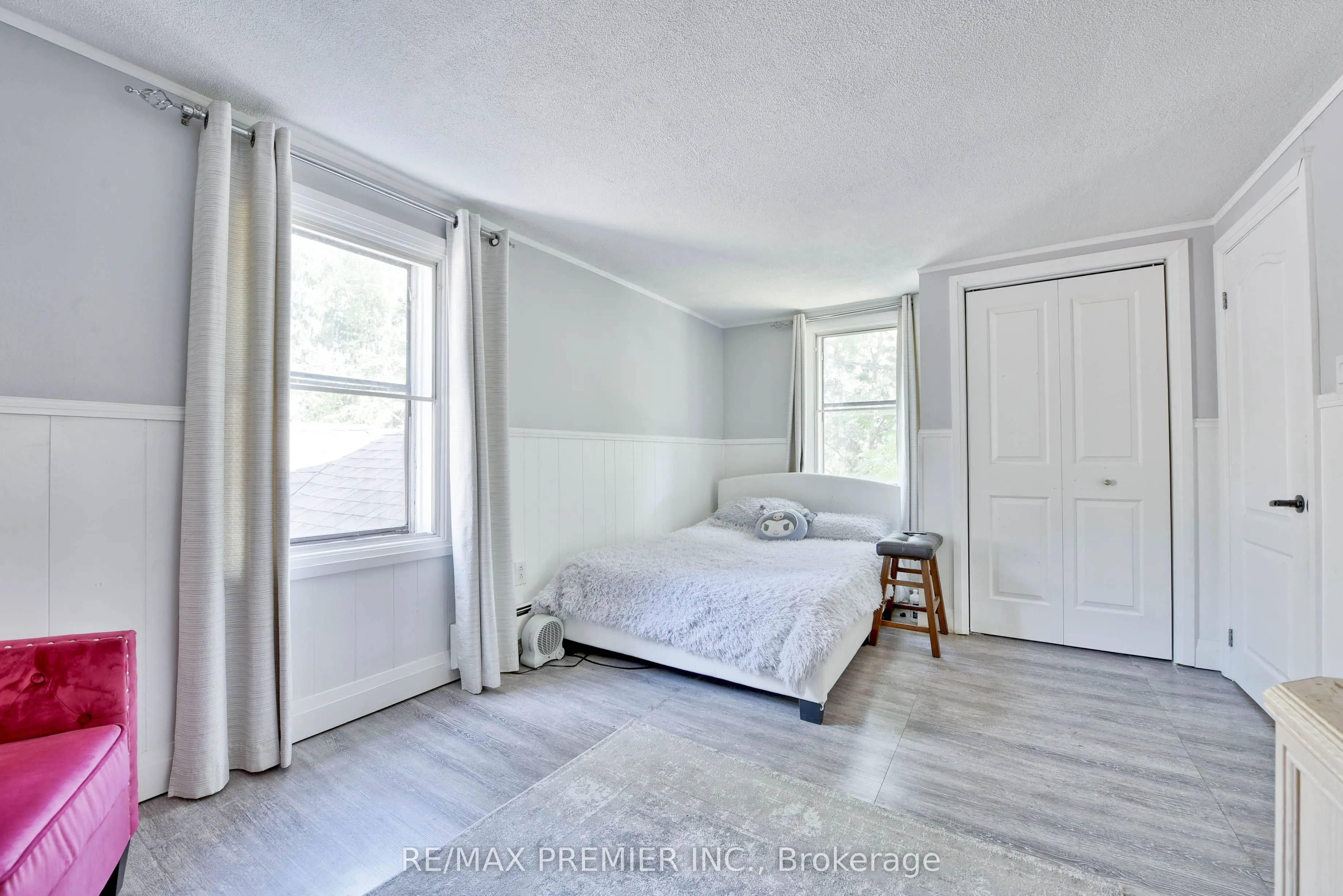 1 Edgebrook Drive