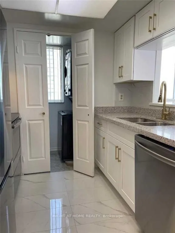 285 Enfield Place, #1204