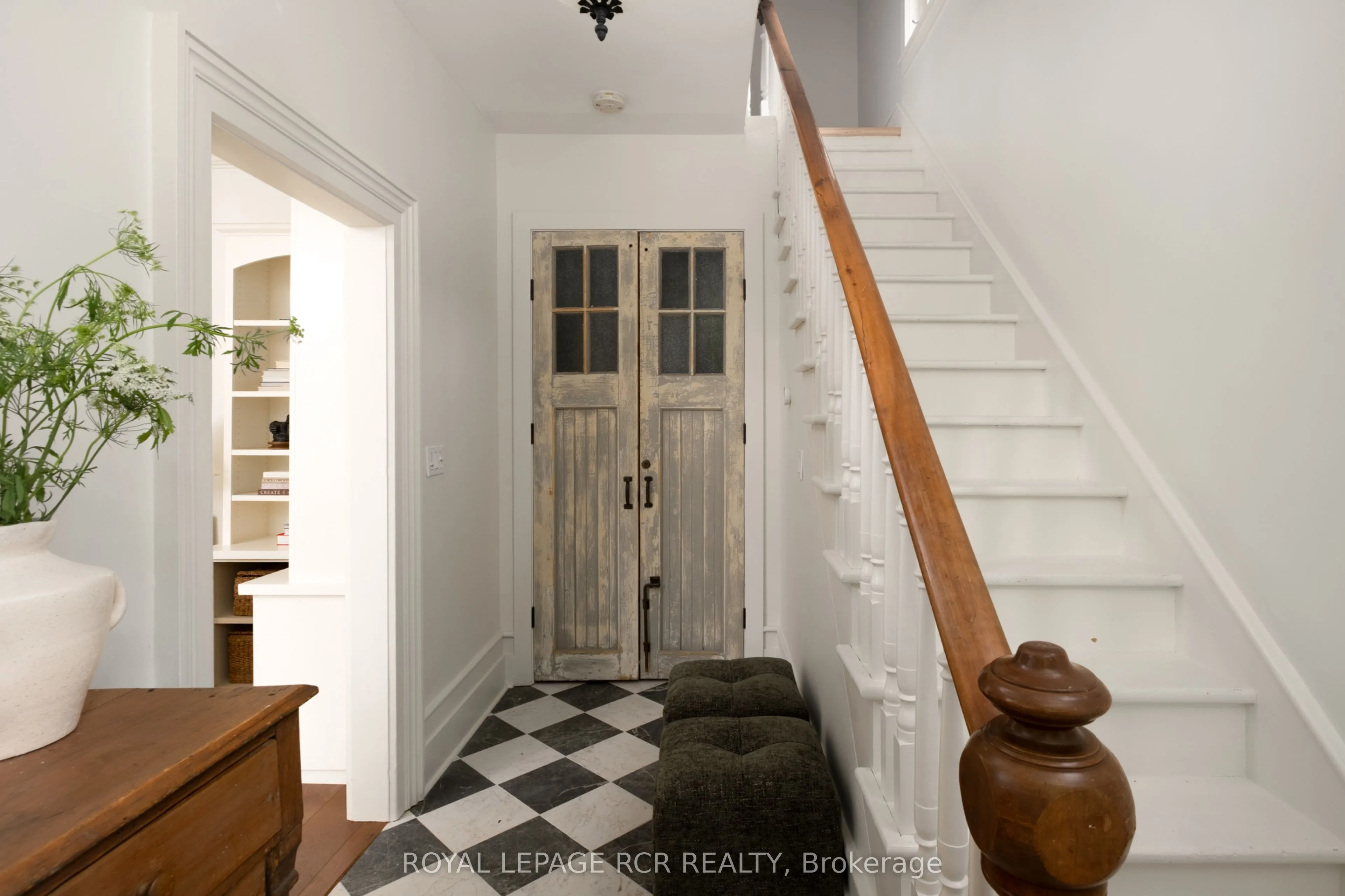 12 Bythia Street