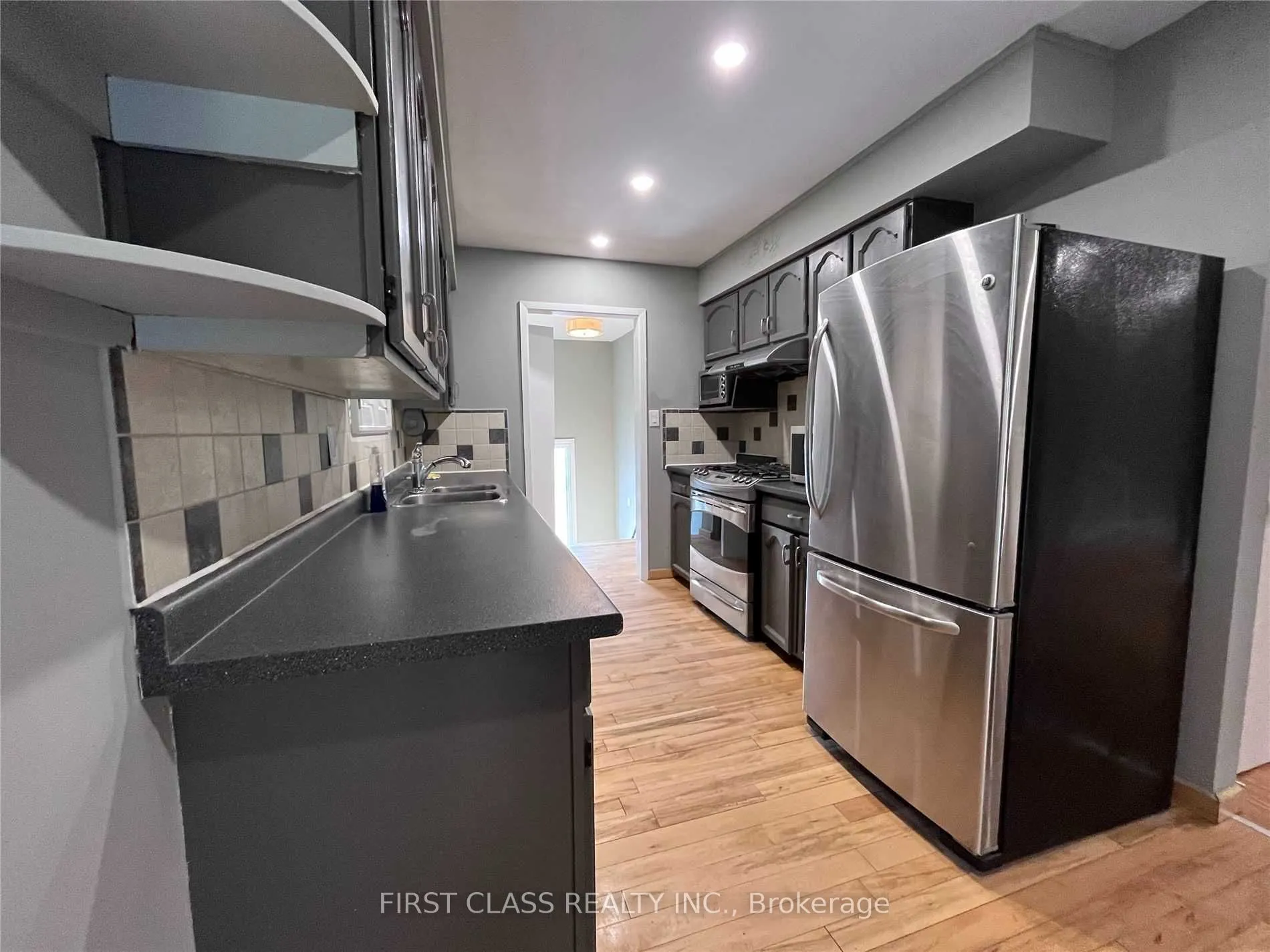 2571 Palisander Avenue, #WholeUpper