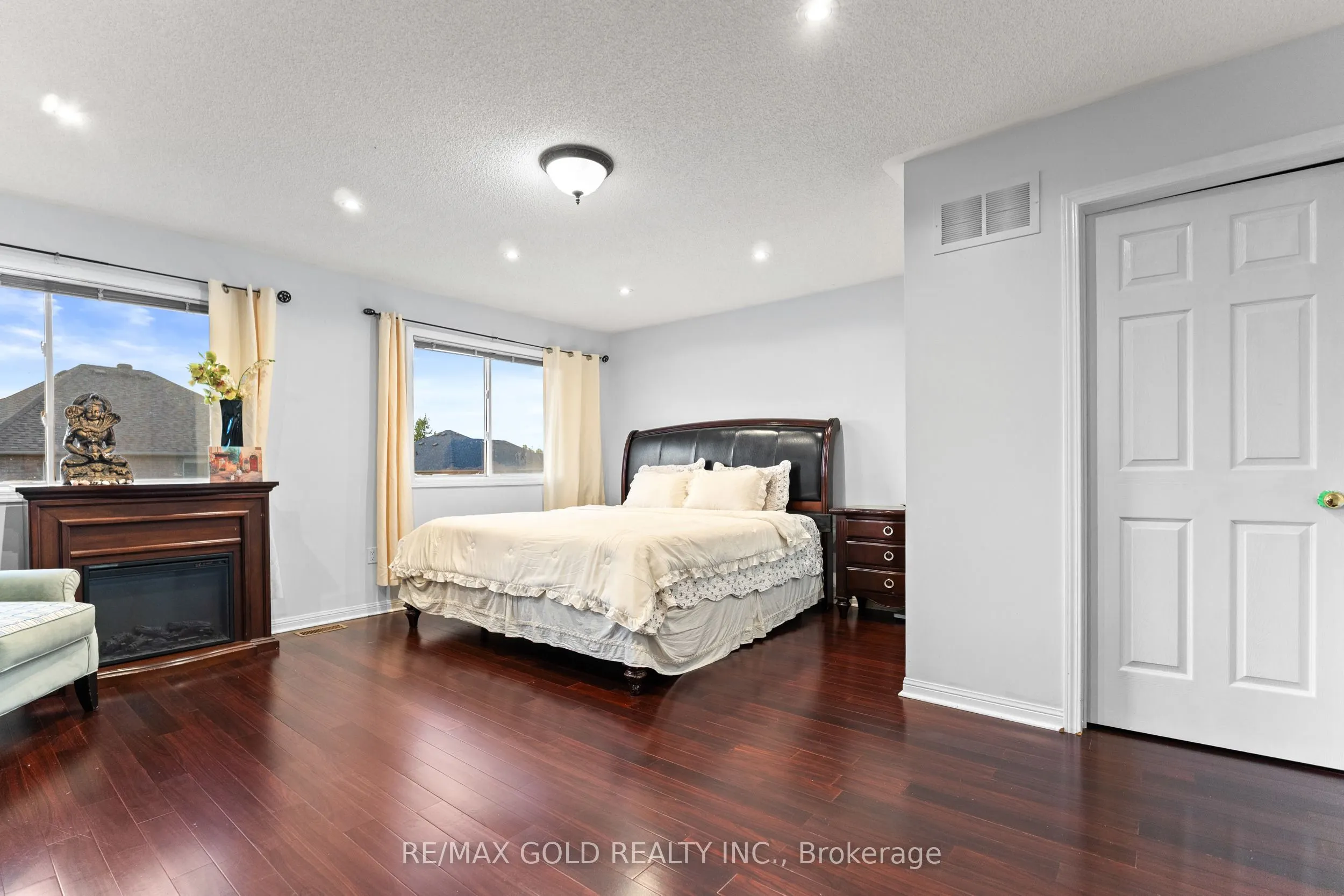 83 Mount Ranier Crescent