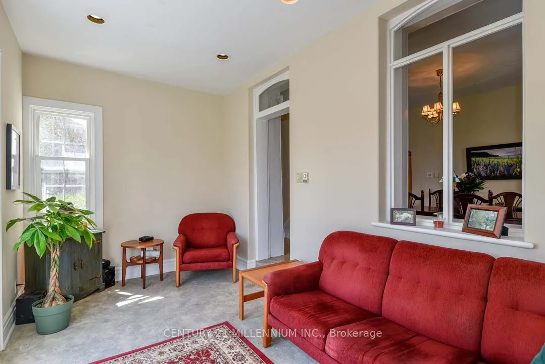 1380 Queen Street W