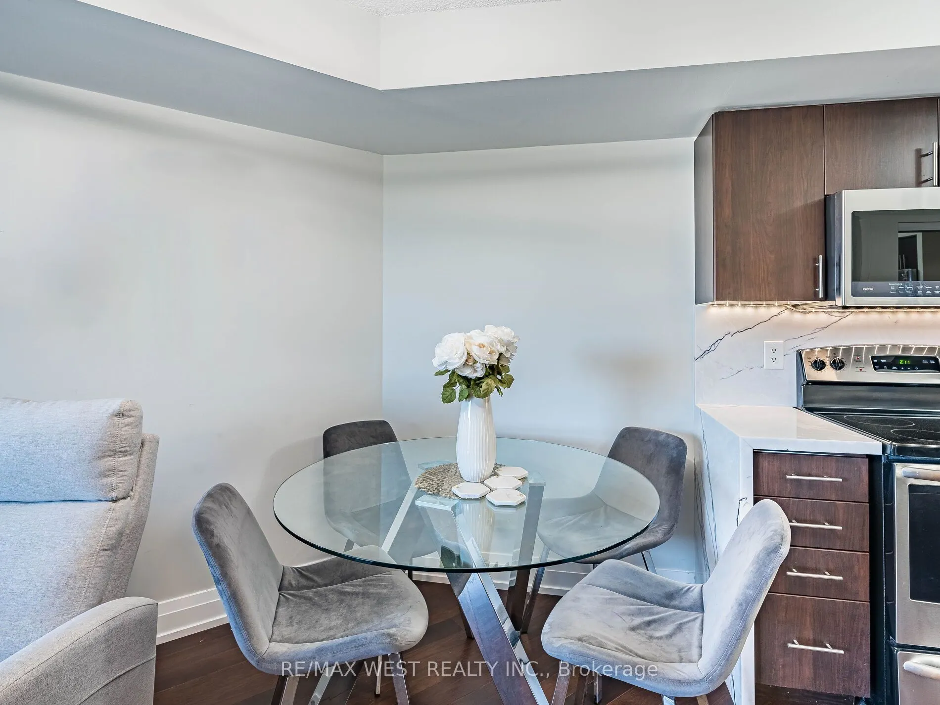 1060 Sheppard Avenue, #410