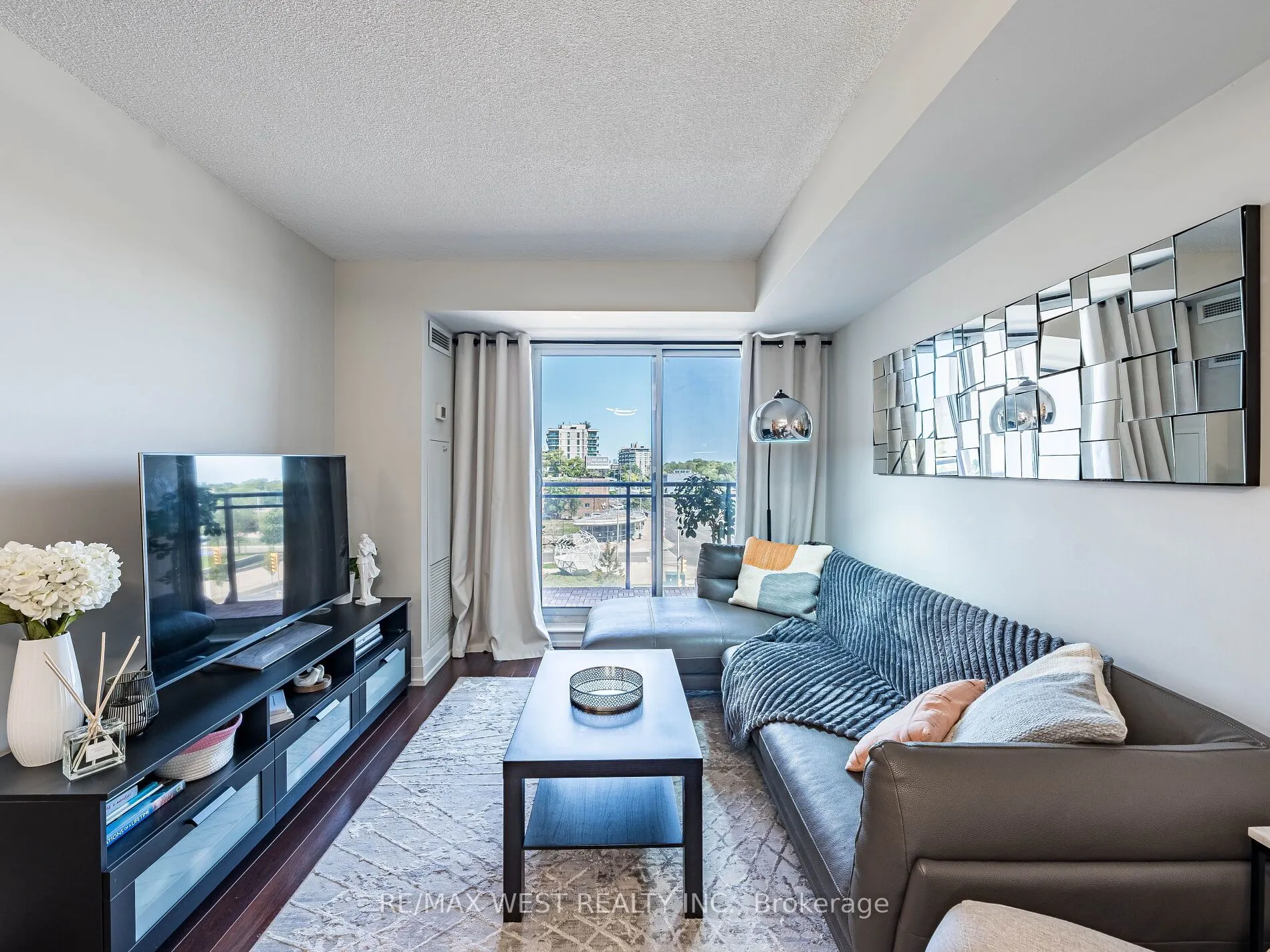 1060 Sheppard Avenue, #410