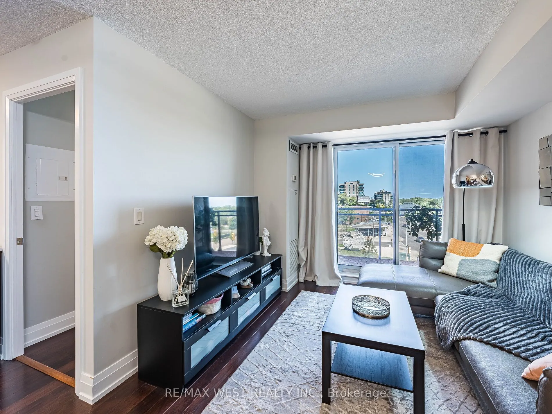 1060 Sheppard Avenue, #410