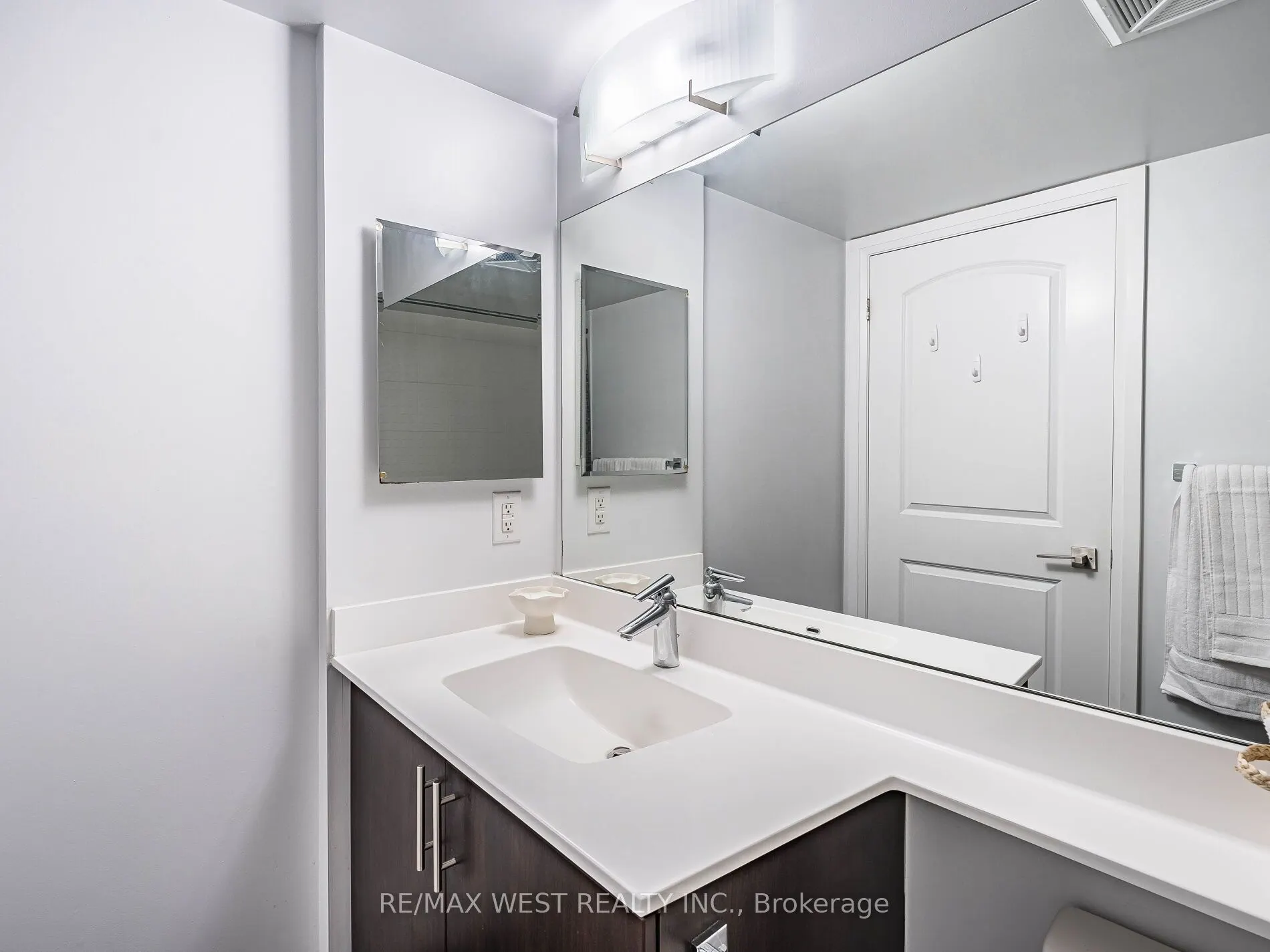 1060 Sheppard Avenue, #410