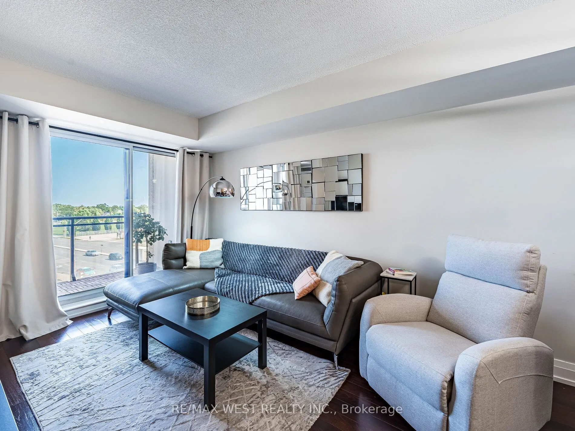 1060 Sheppard Avenue, #410