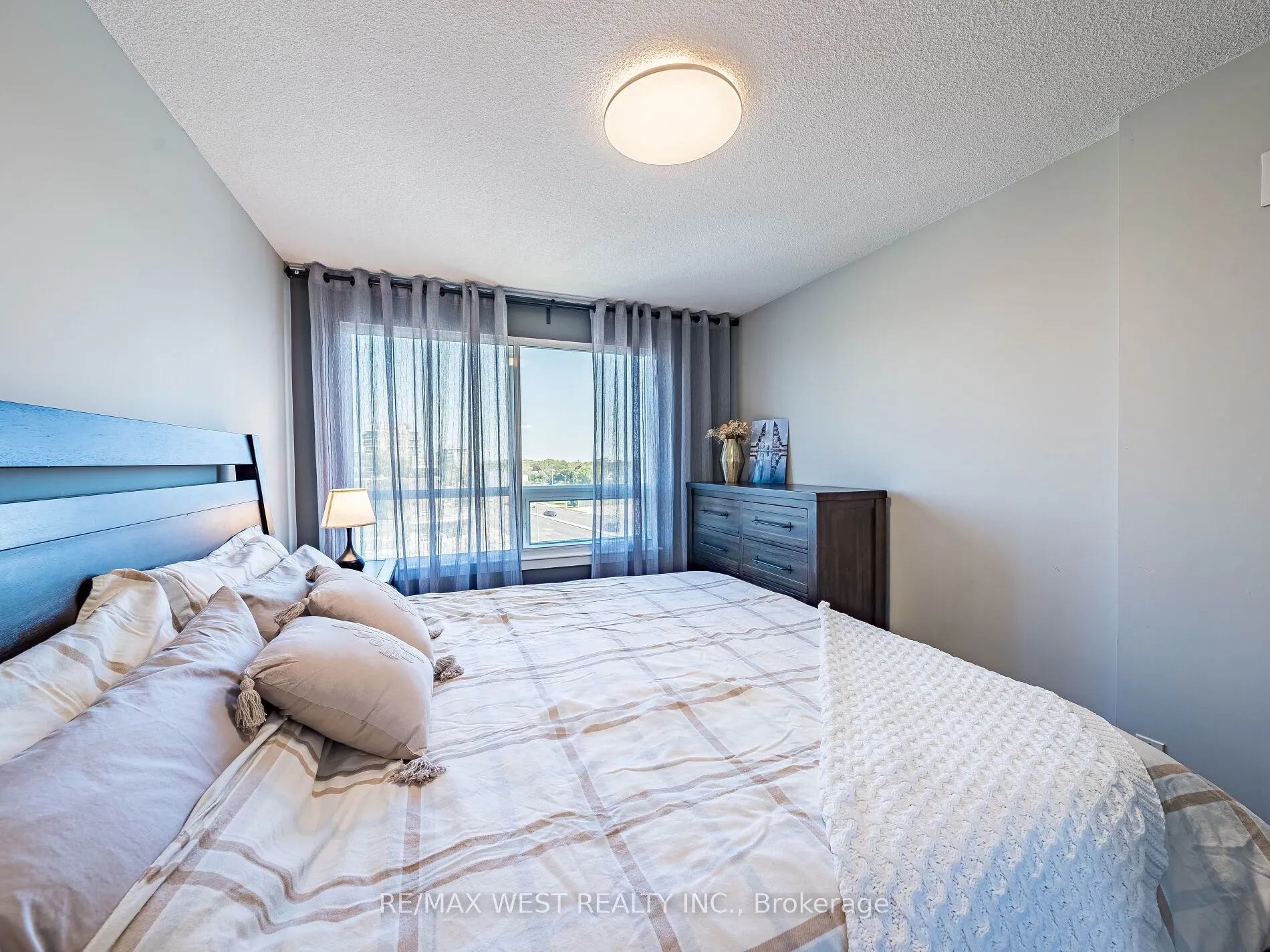 1060 Sheppard Avenue, #410