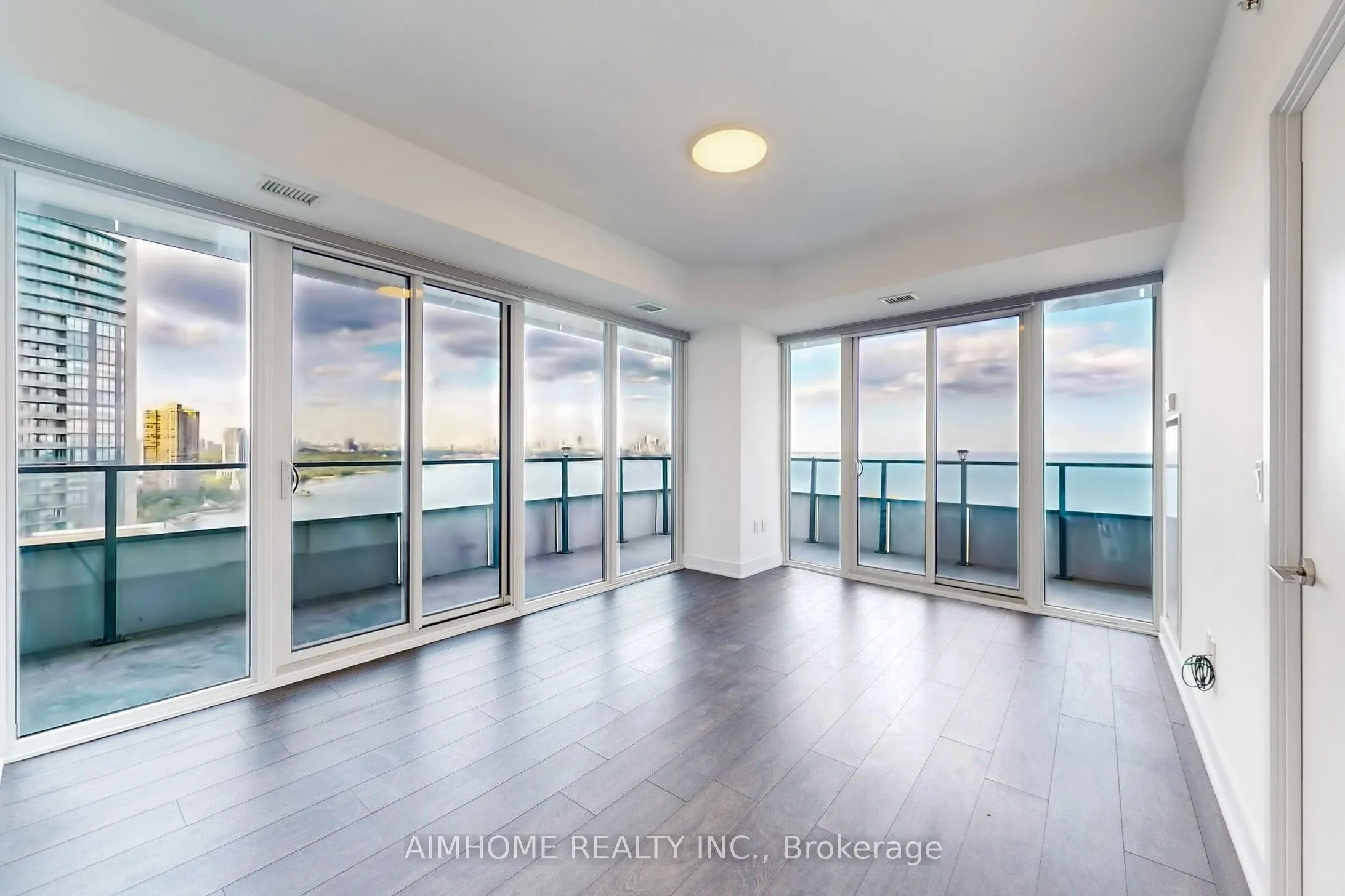 20 Shore Breeze Drive, #2207