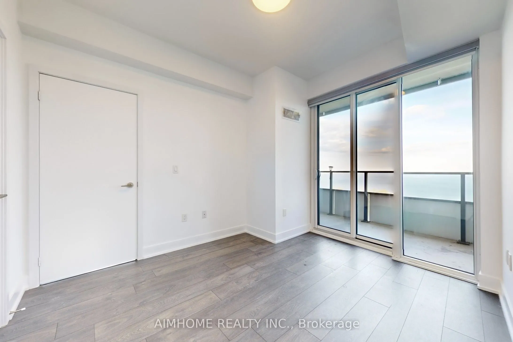 20 Shore Breeze Drive, #2207