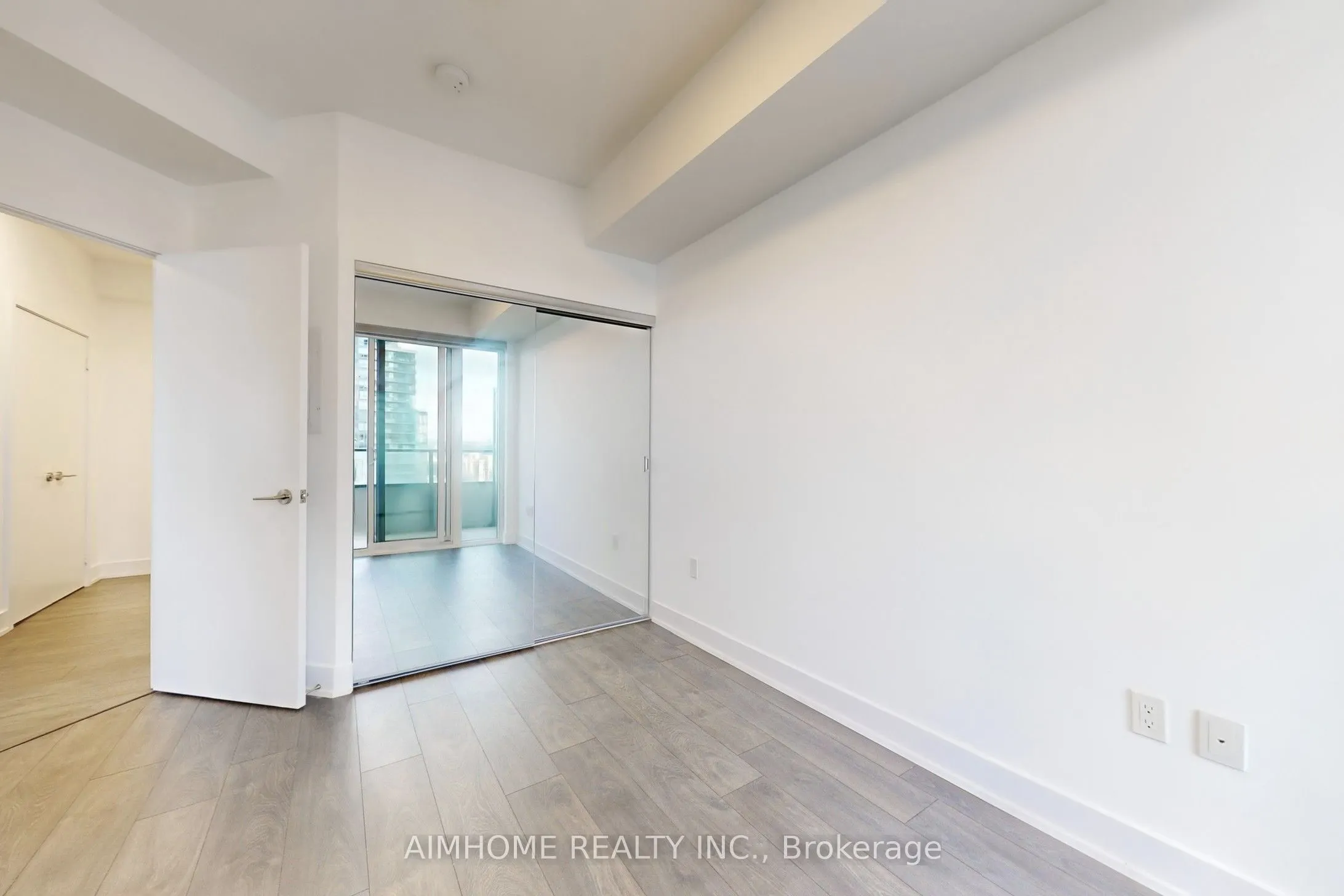 20 Shore Breeze Drive, #2207