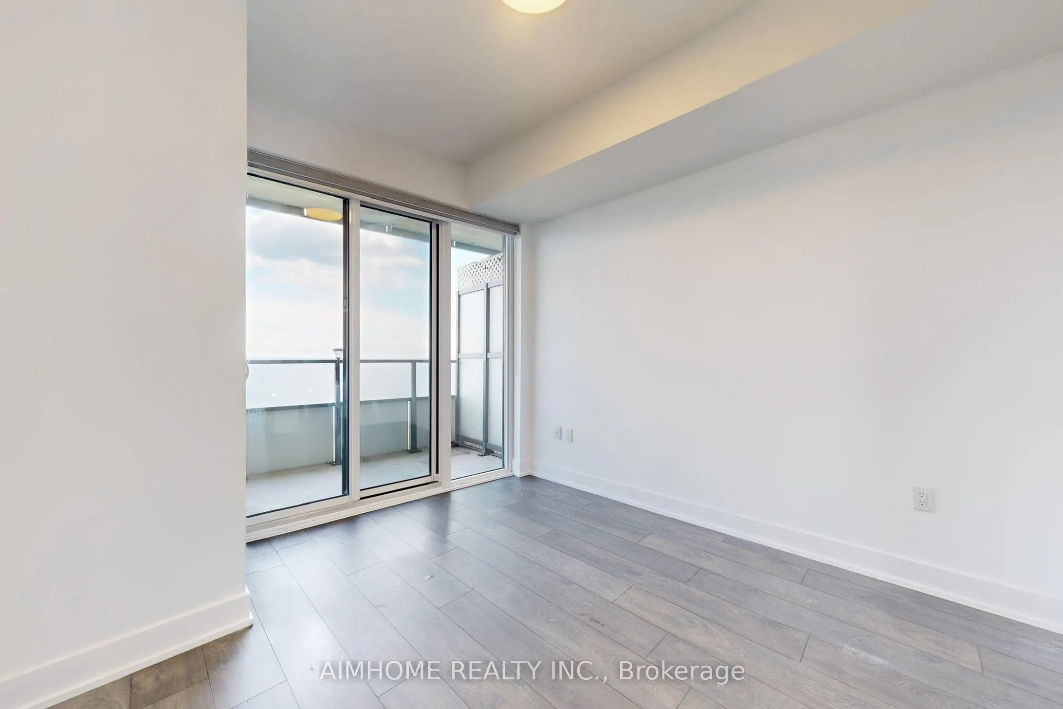 20 Shore Breeze Drive, #2207